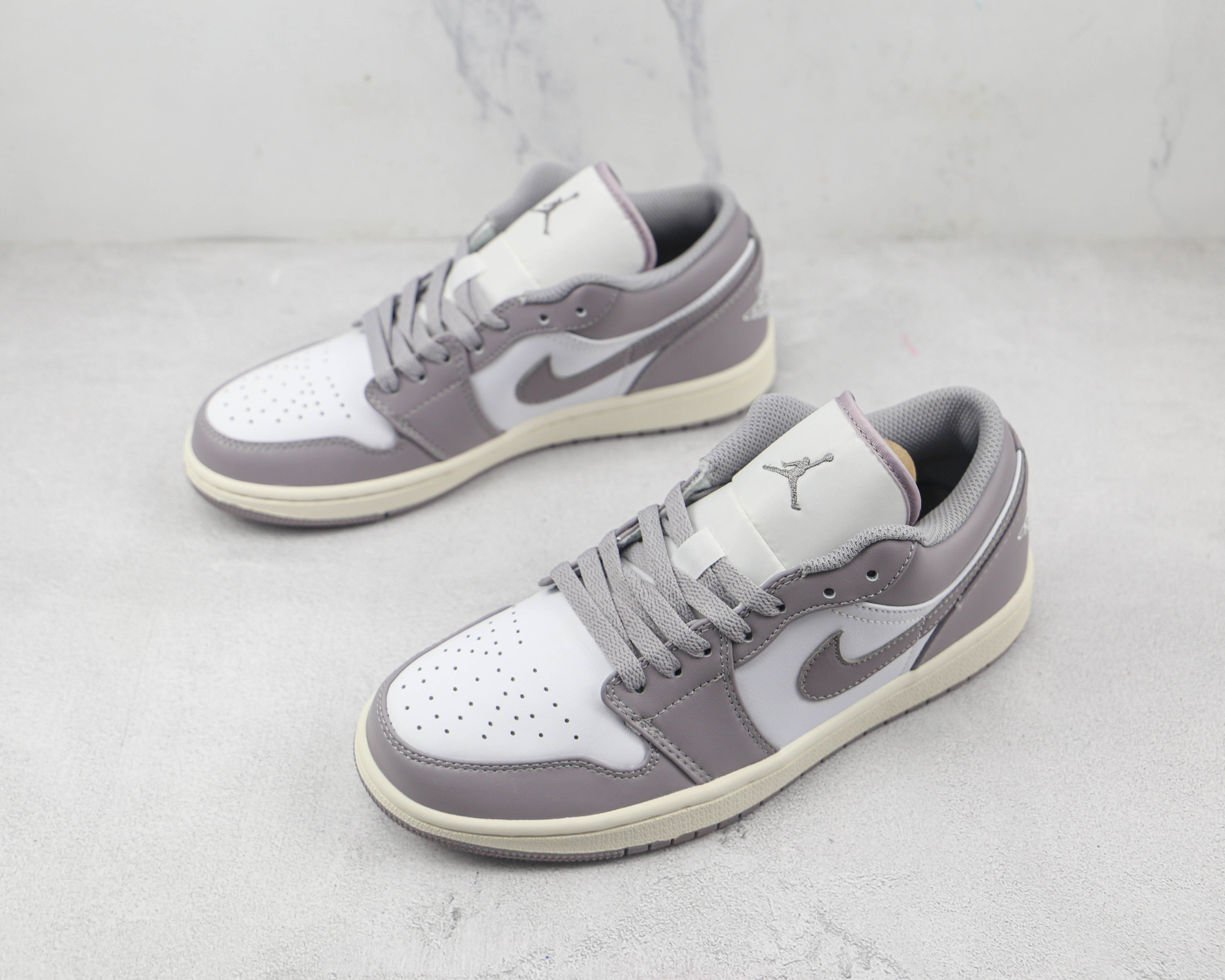 Travis Scott x Air Jordan 1 Low Retro Grey