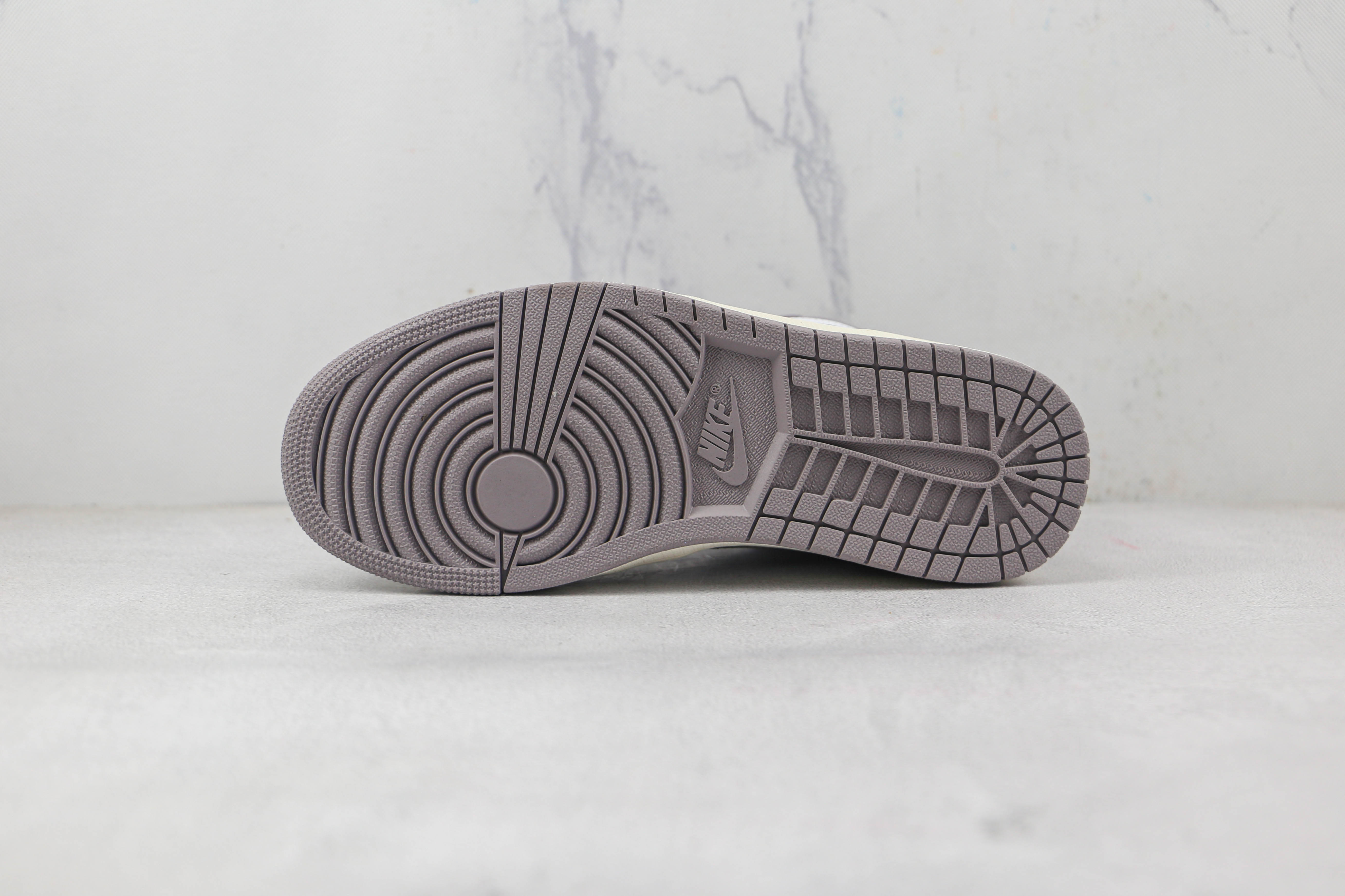 Travis Scott x Air Jordan 1 Low Retro Grey
