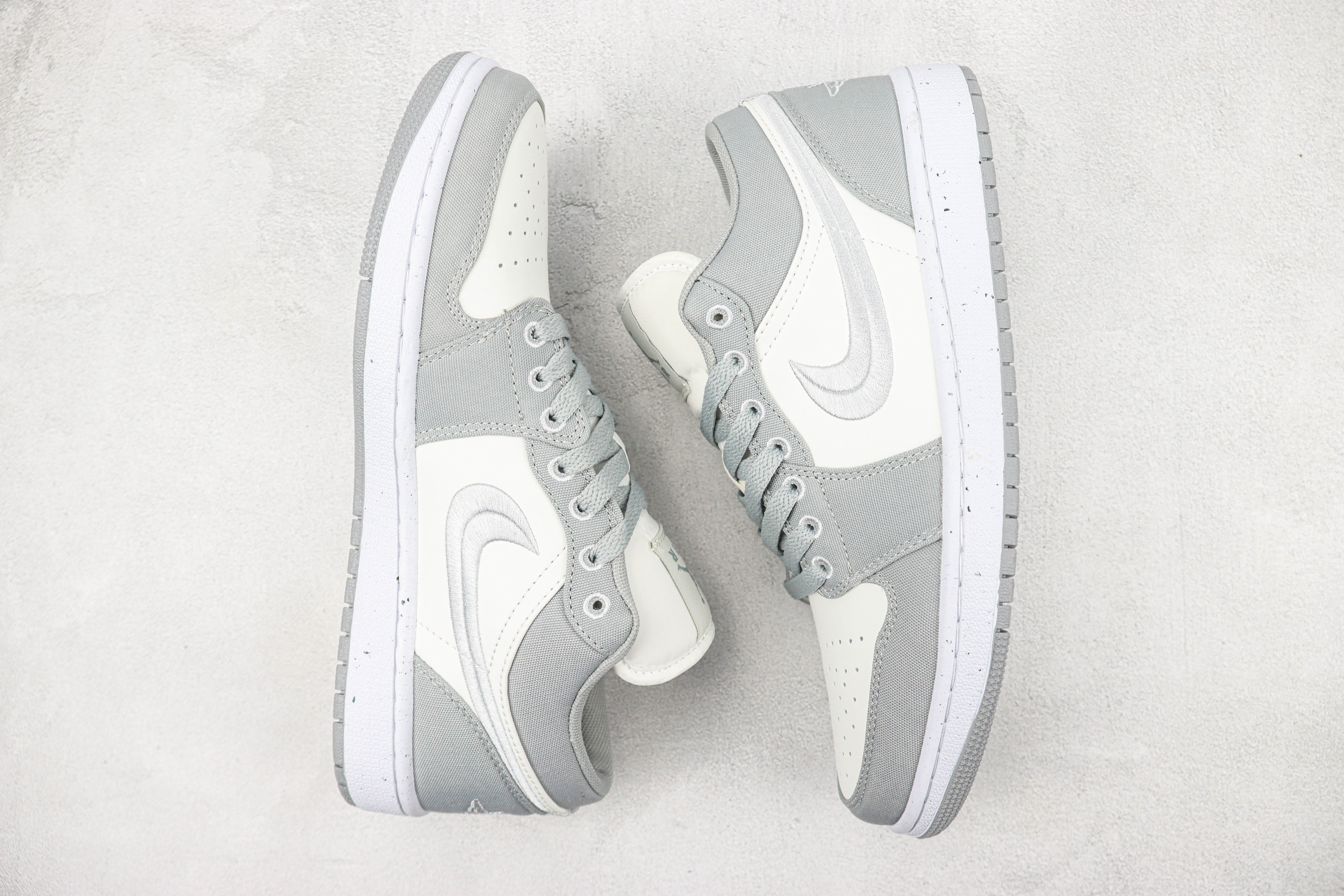Travis Scott x Air Jordan 1 Low Retro Grey White