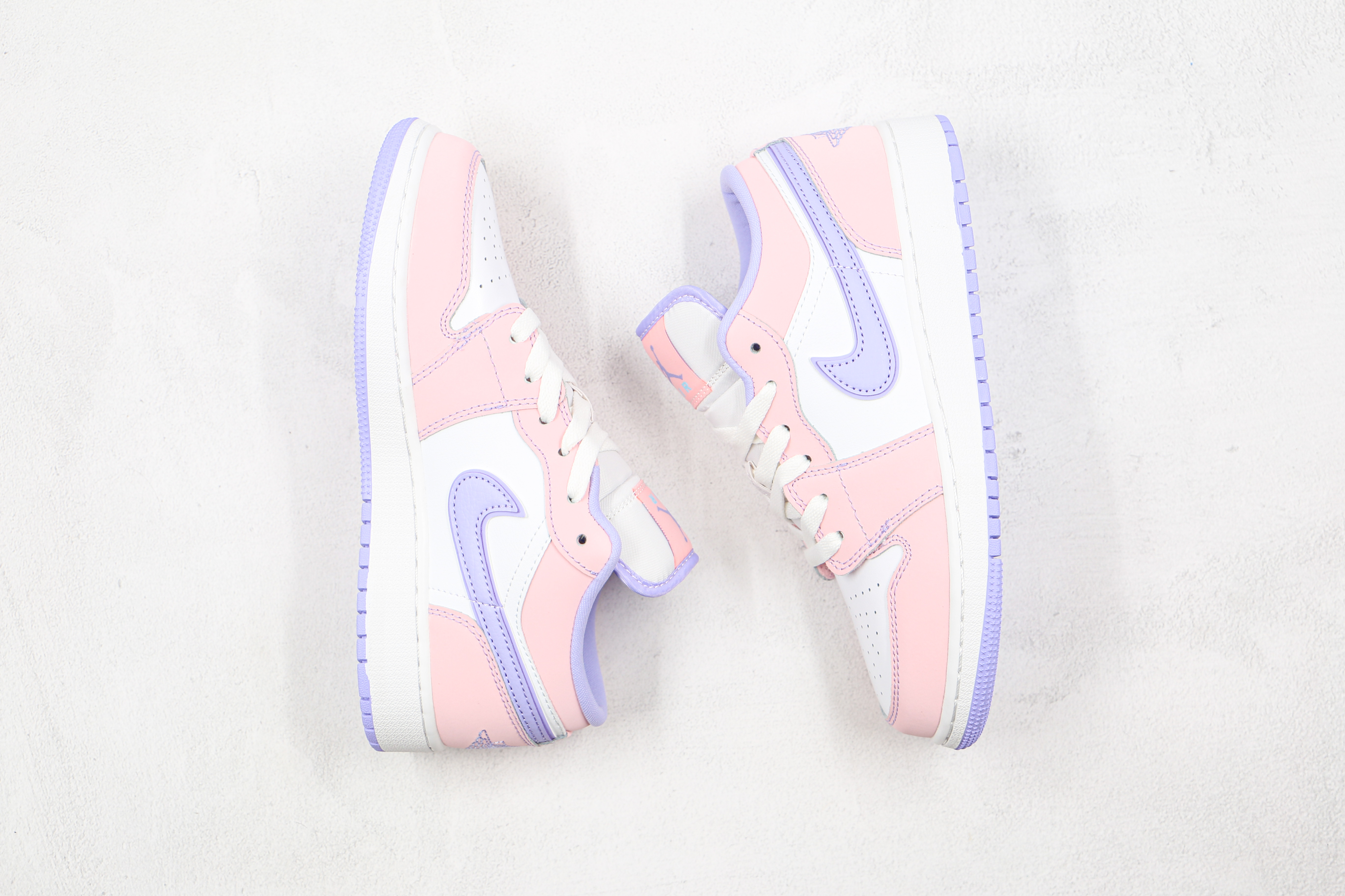 Air Jordan 1 Low SE Arctic Punch