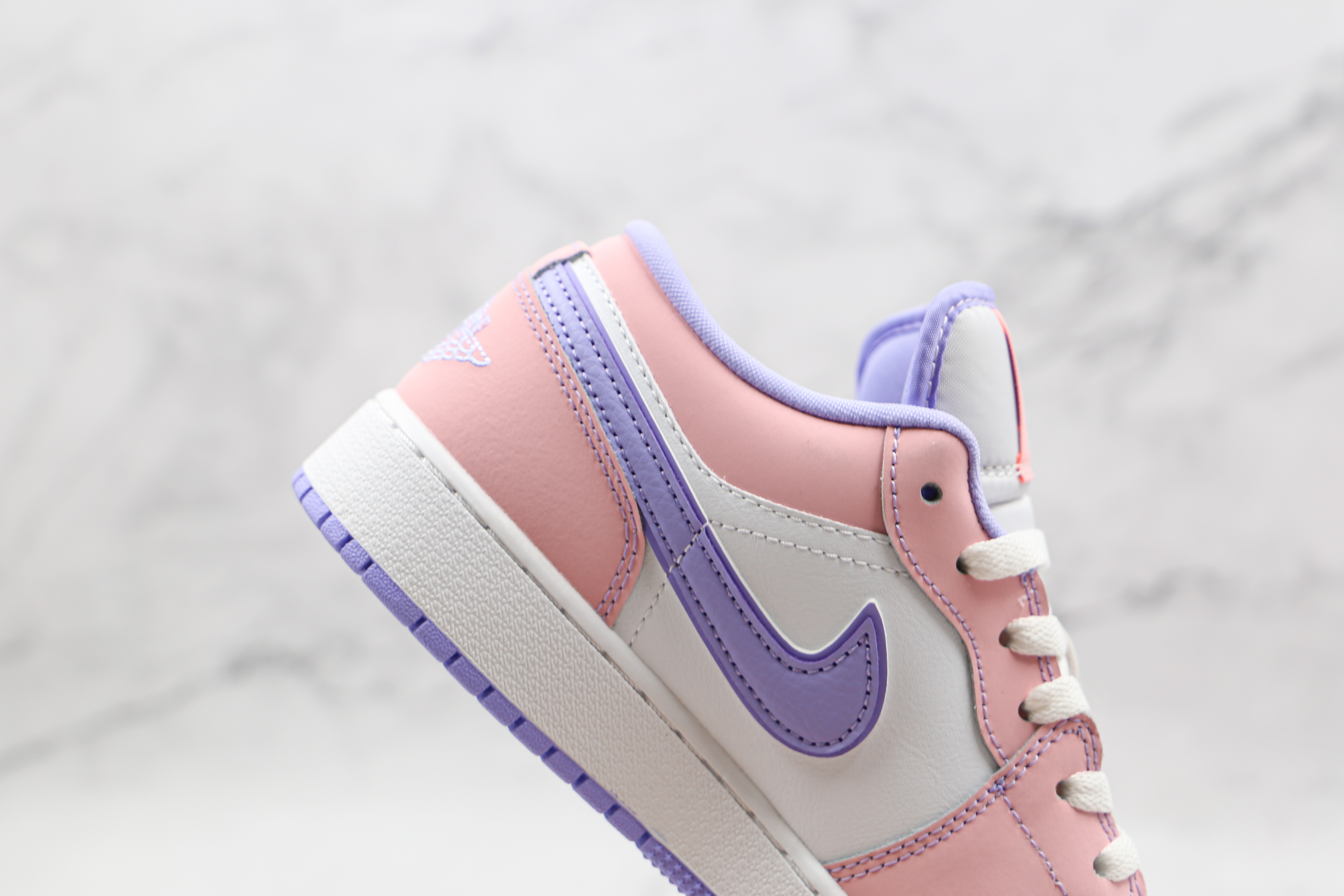 Air Jordan 1 Low SE Arctic Punch