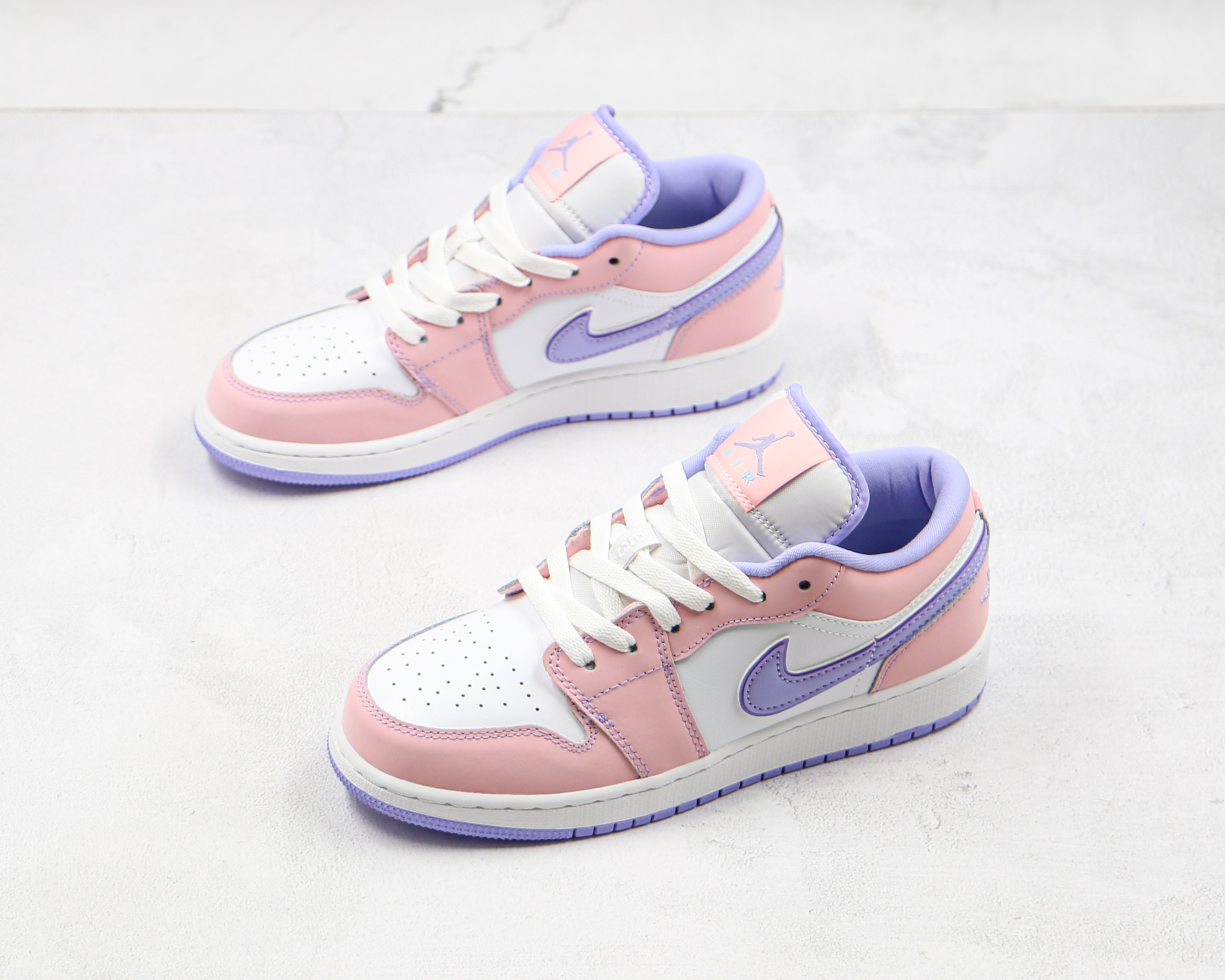 Air Jordan 1 Low SE Arctic Punch