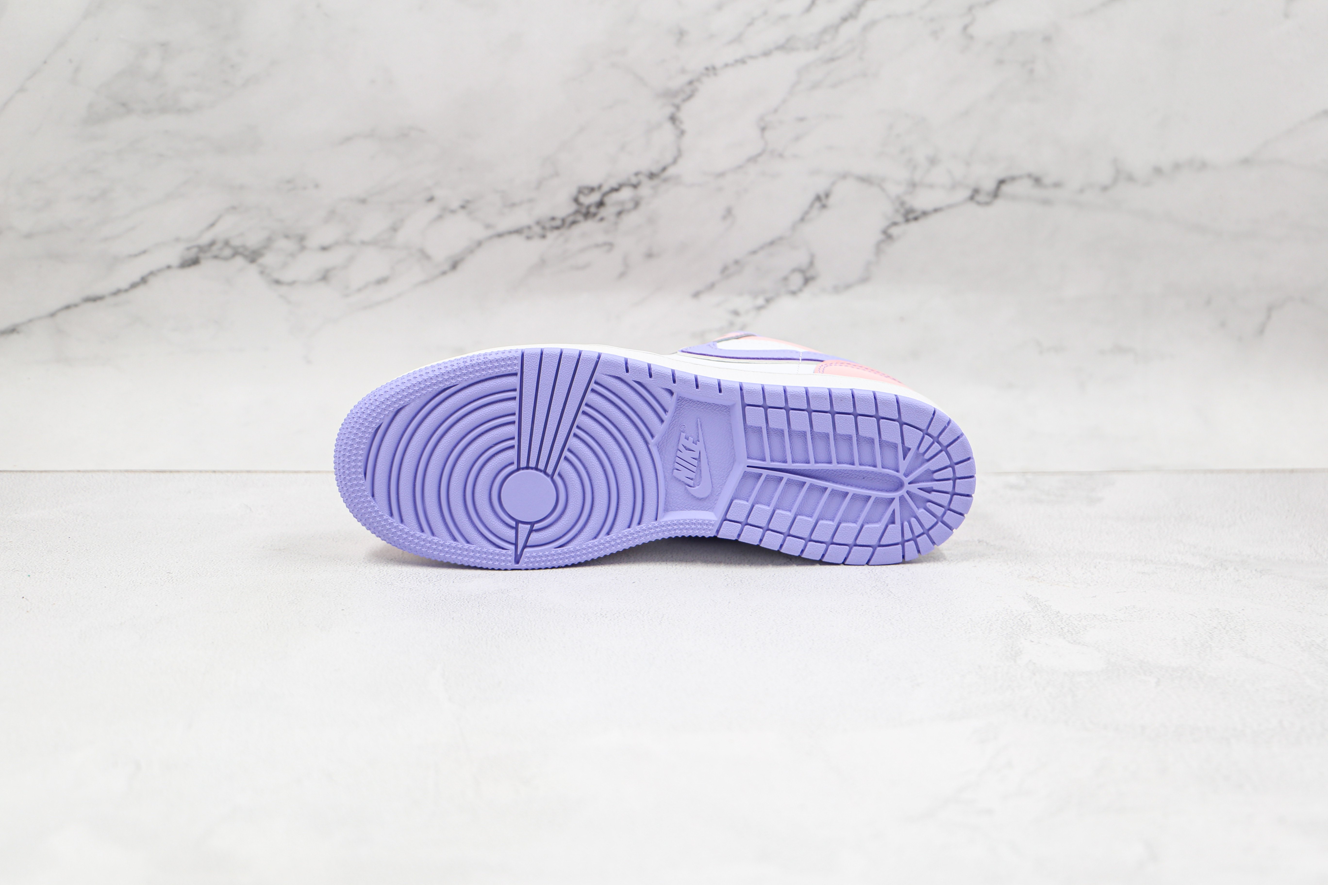 Air Jordan 1 Low SE Arctic Punch