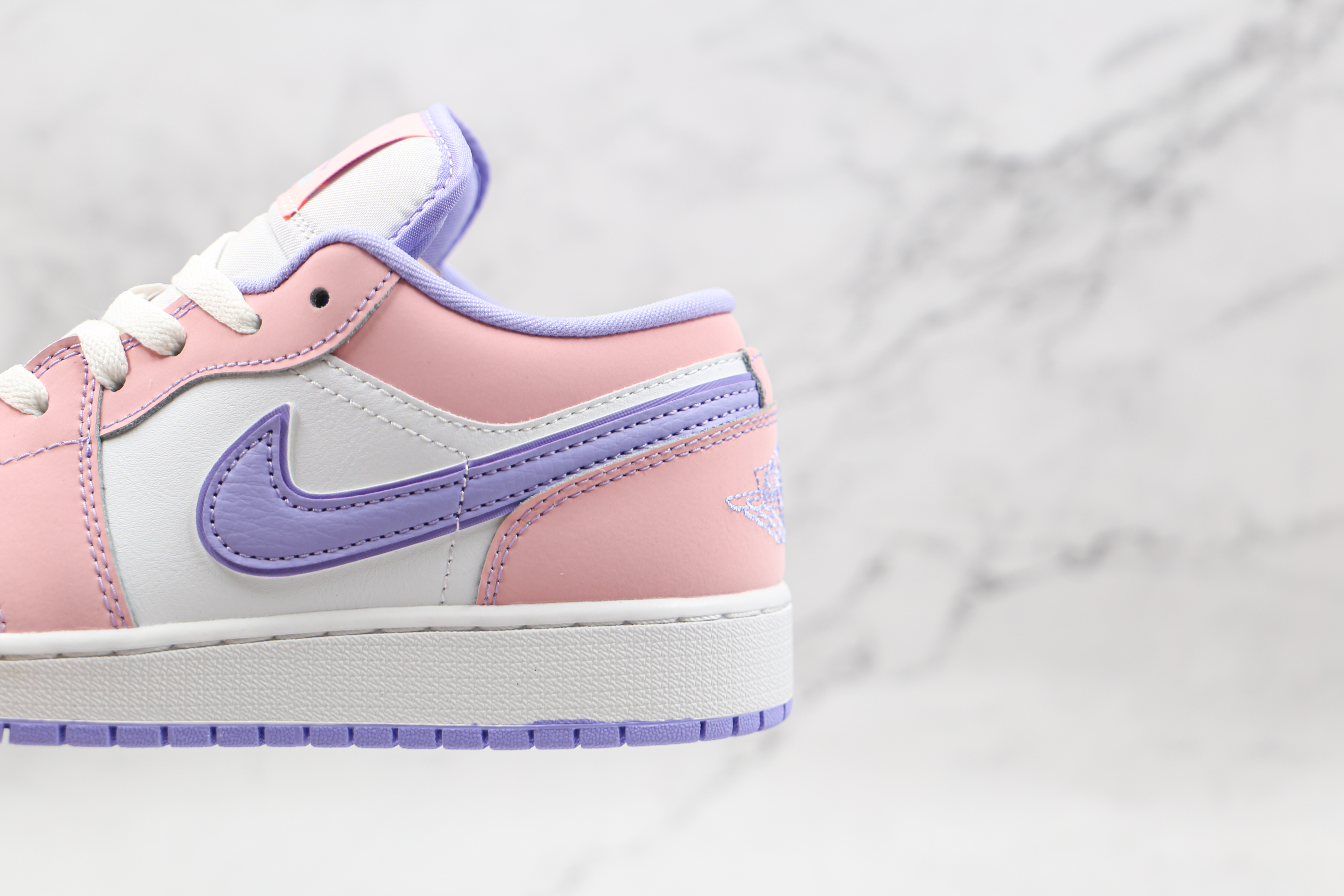Air Jordan 1 Low SE Arctic Punch