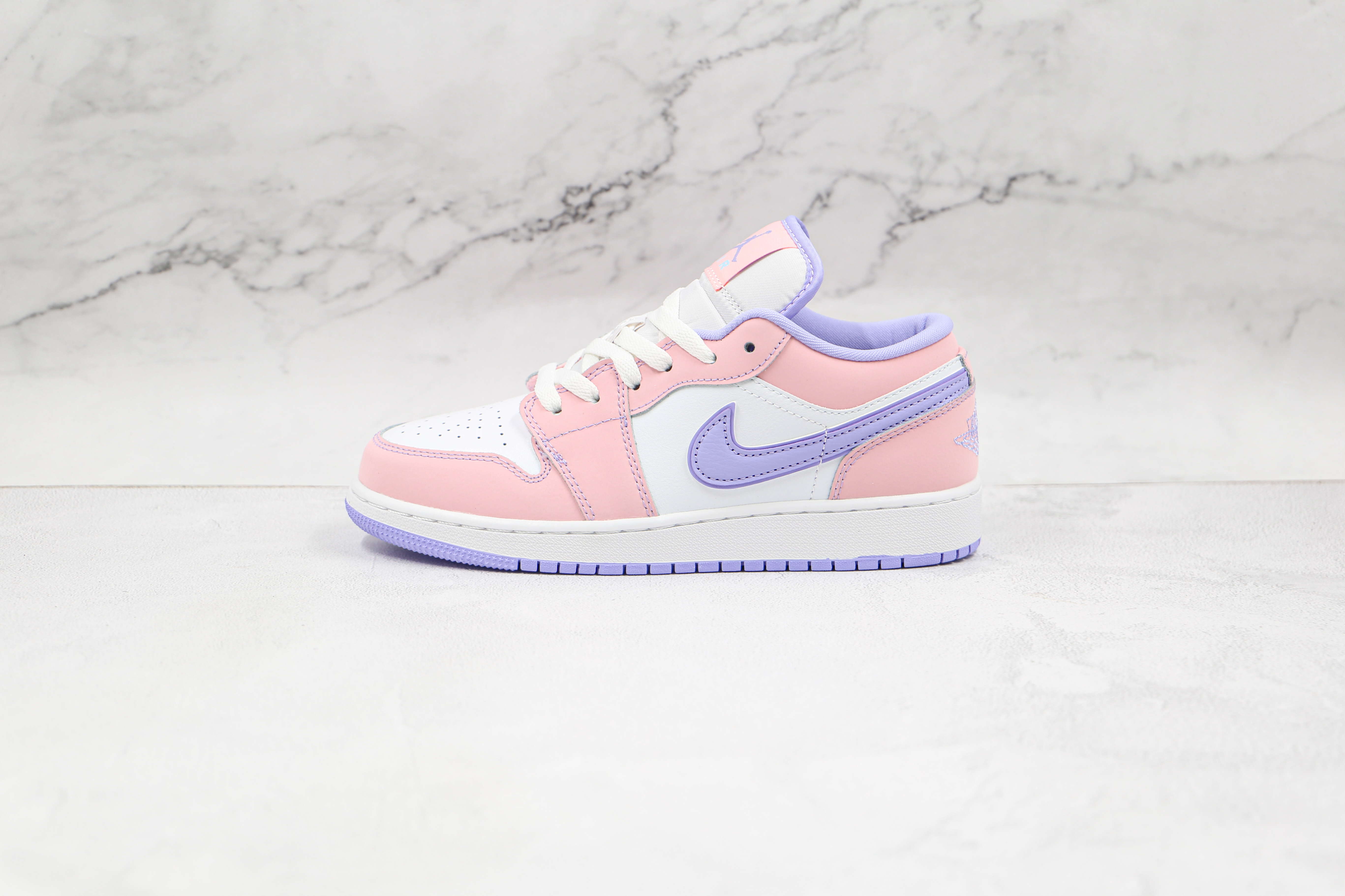 Air Jordan 1 Low SE Arctic Punch