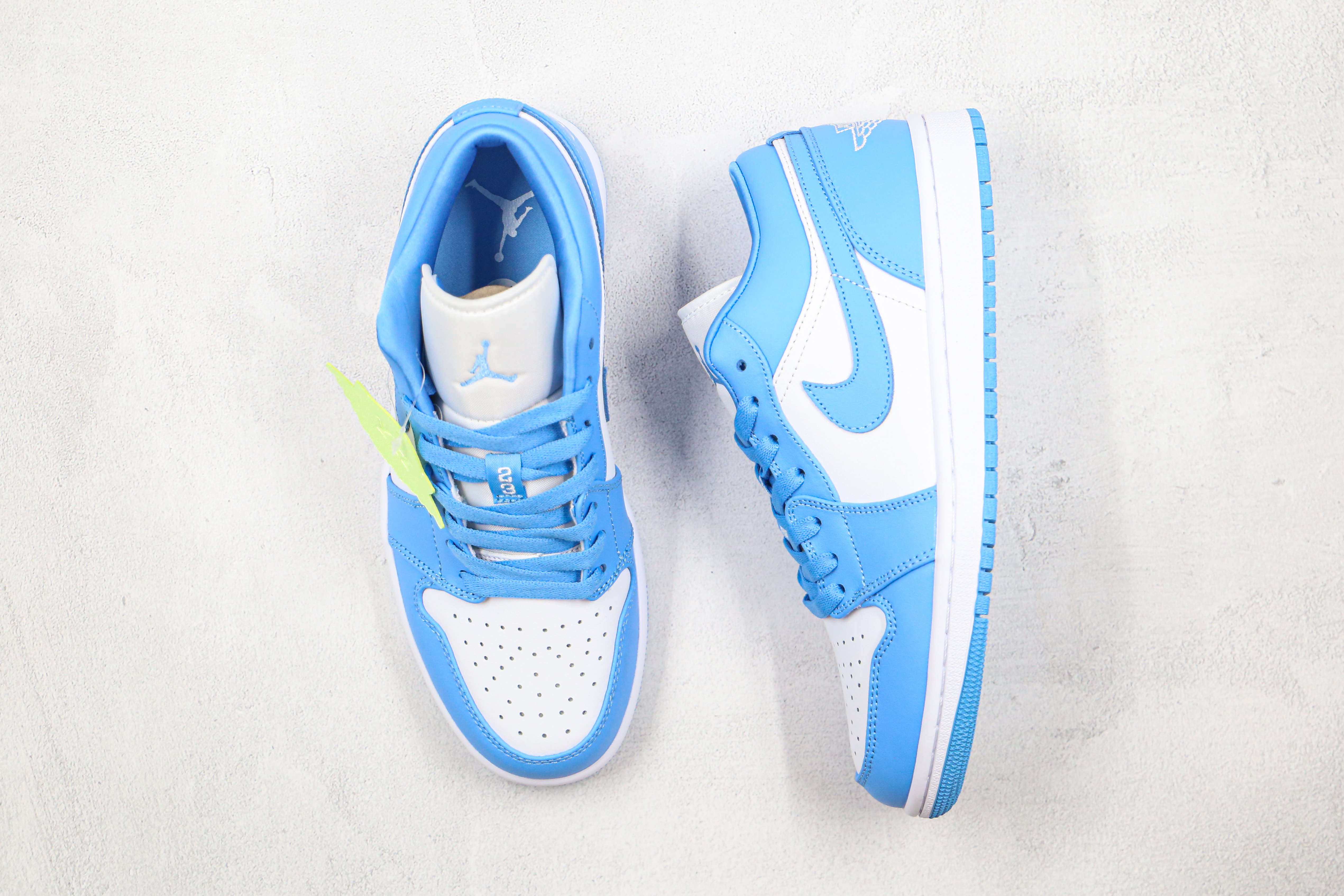 Air Jordan 1 Low UNC