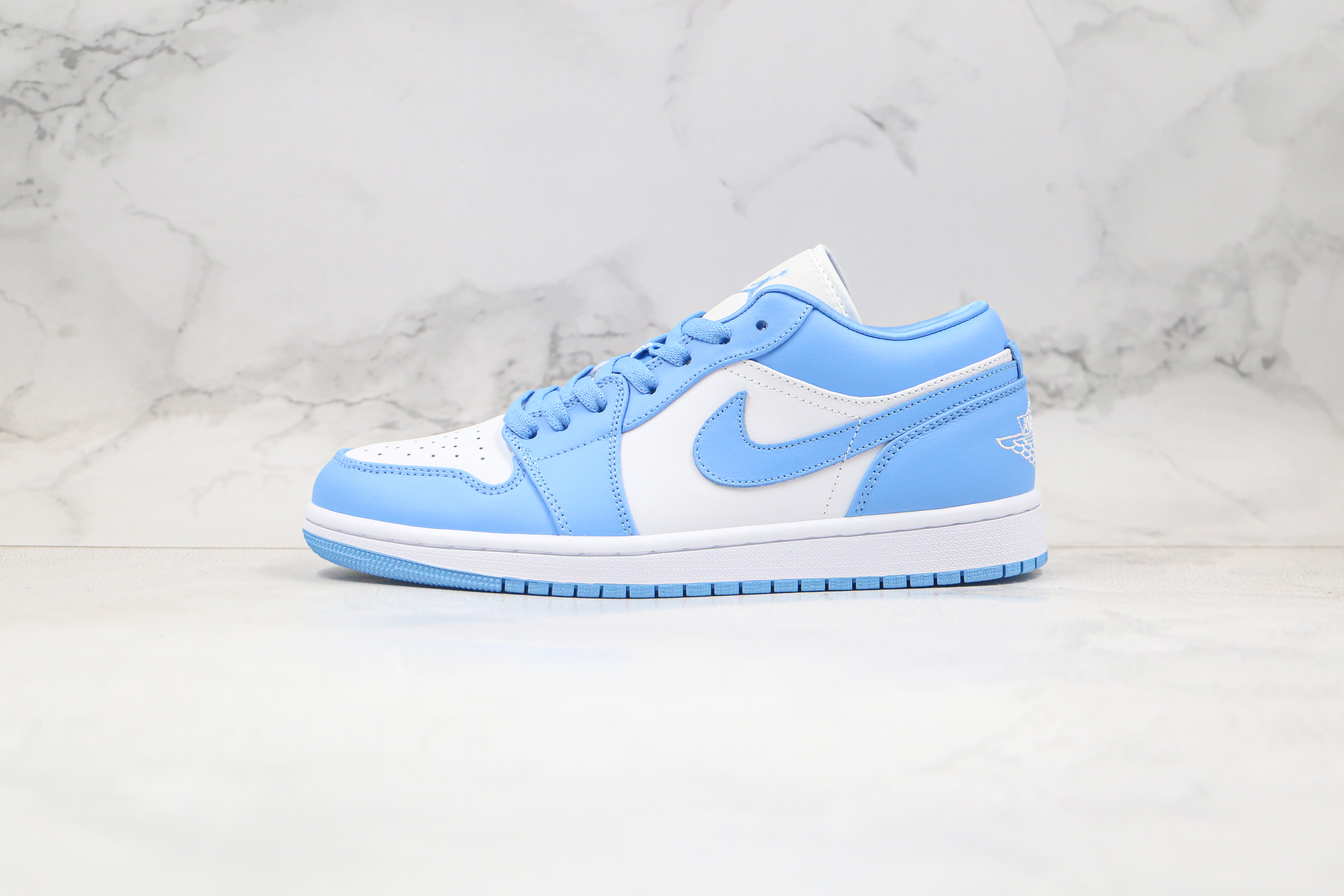 Air Jordan 1 Low UNC