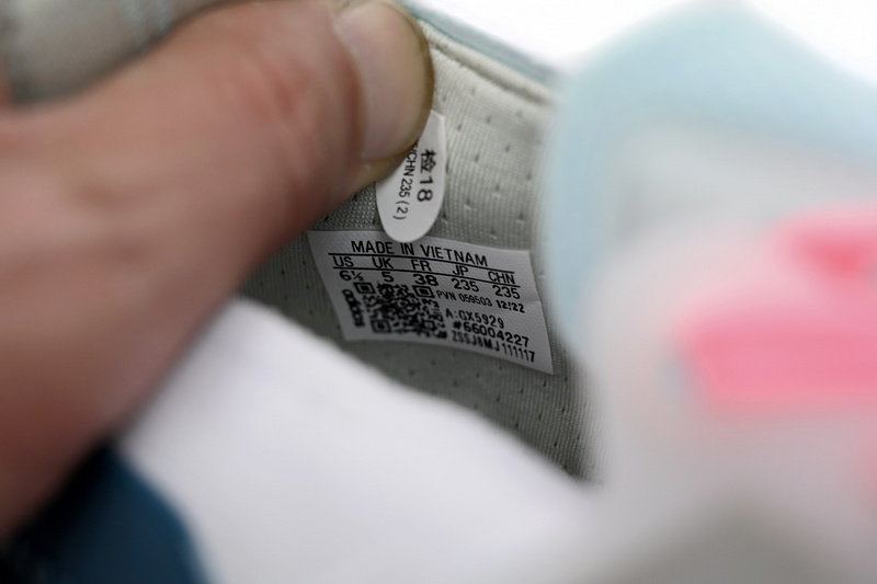 Adidas Ultra Boost 22 White Dark Green