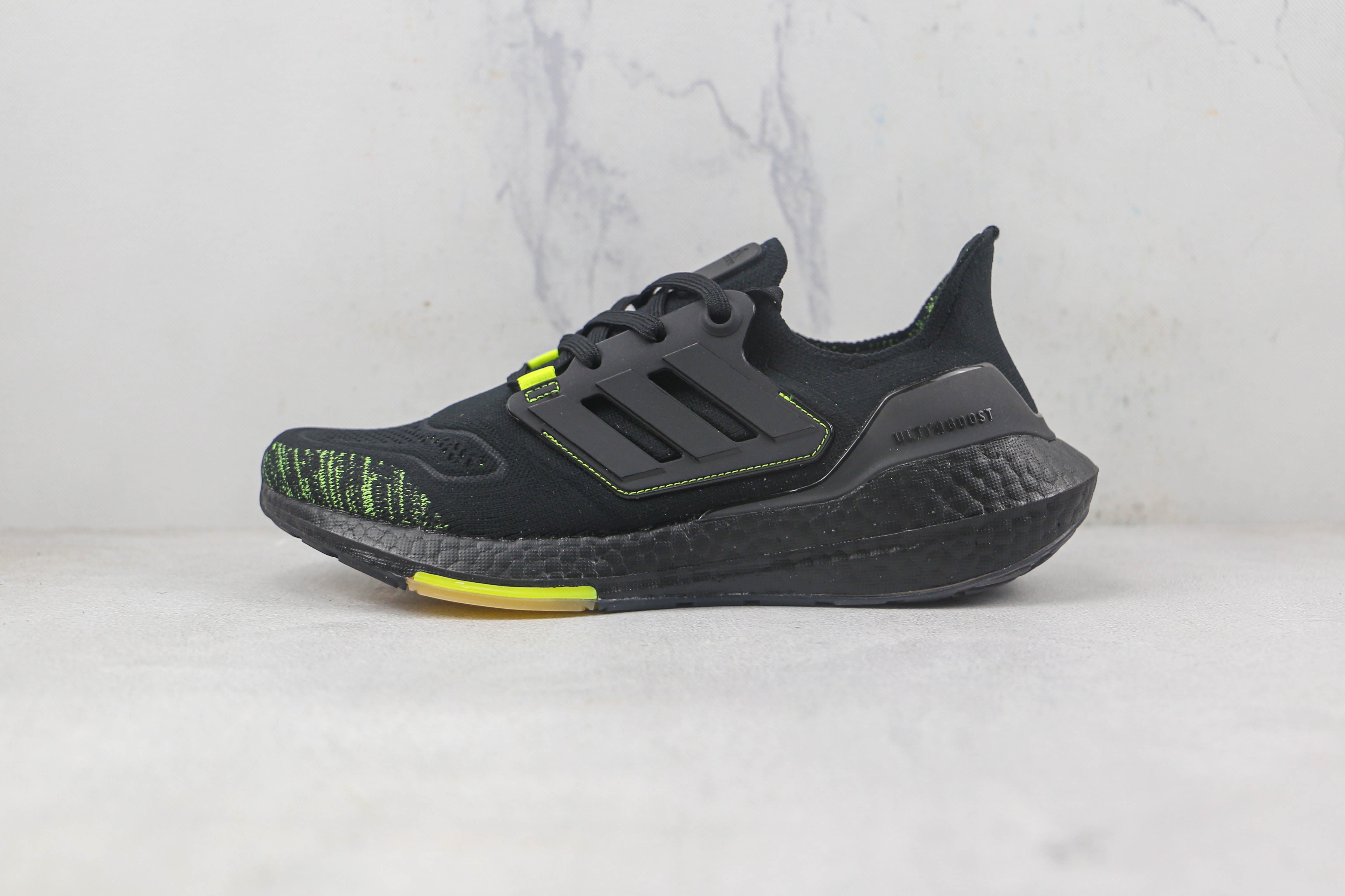 Adidas Ultra Boost 2022 Black Solar Yellow