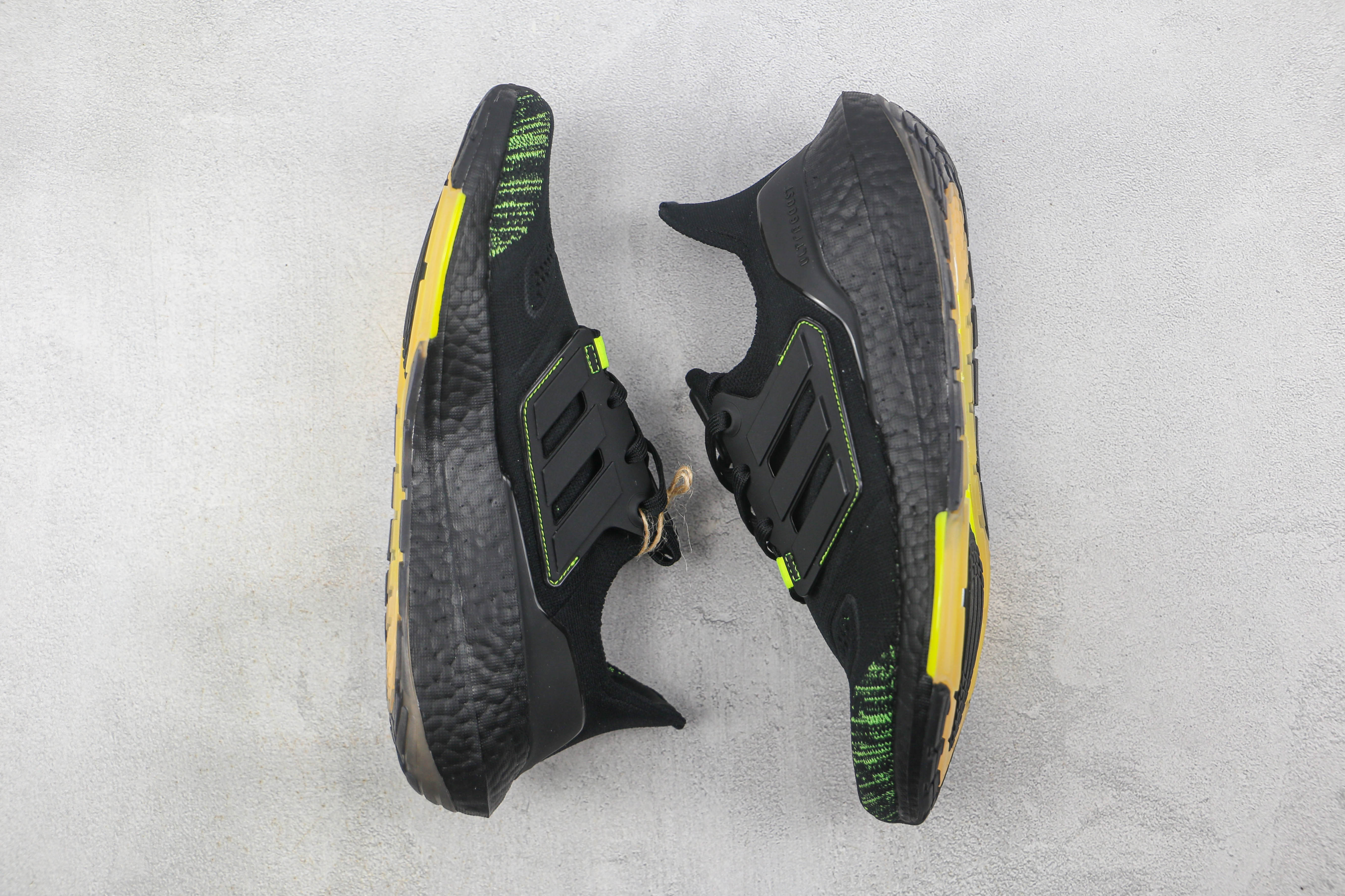 Adidas Ultra Boost 2022 Black Solar Yellow