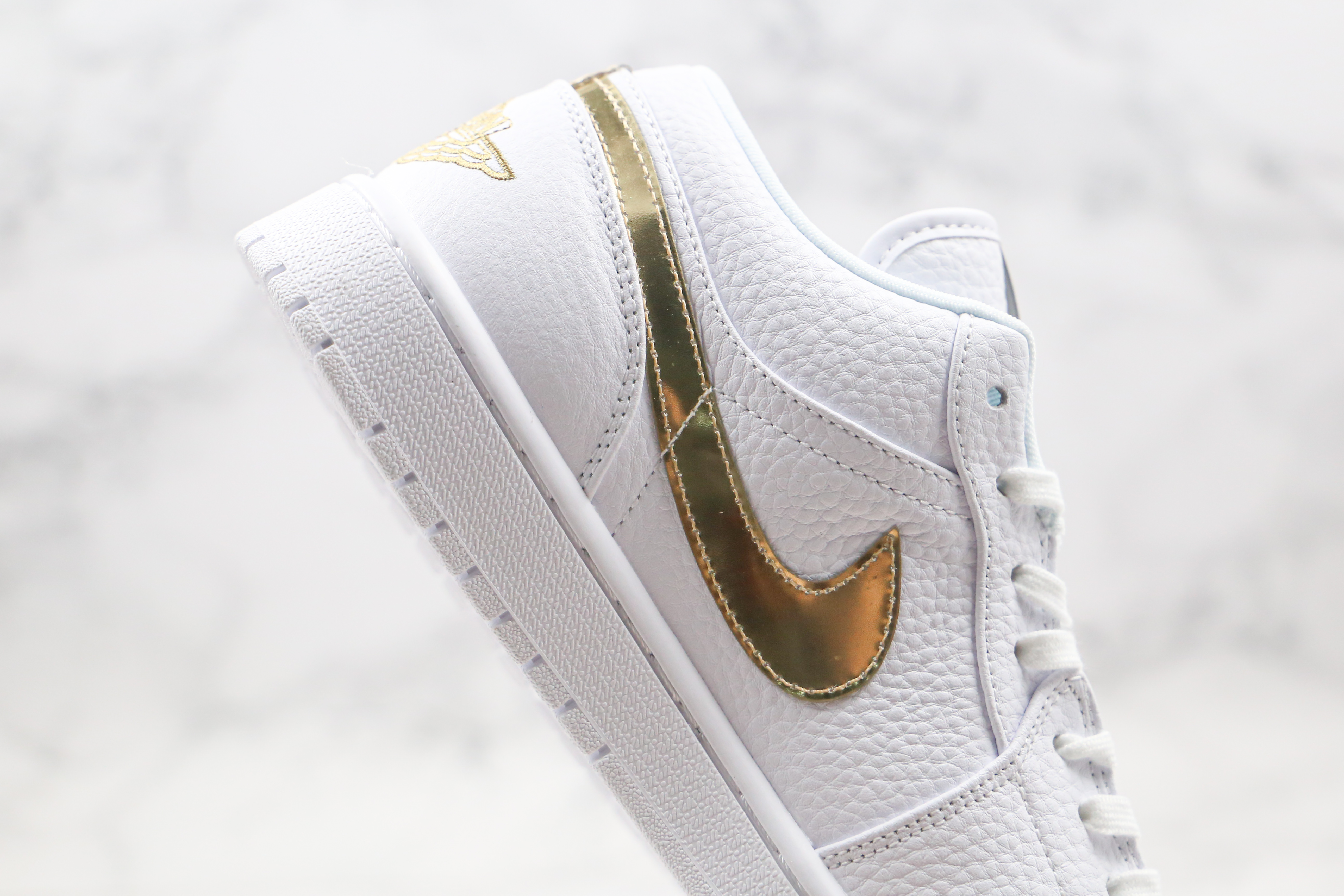Air Jordan 1 Low White Metallic Gold