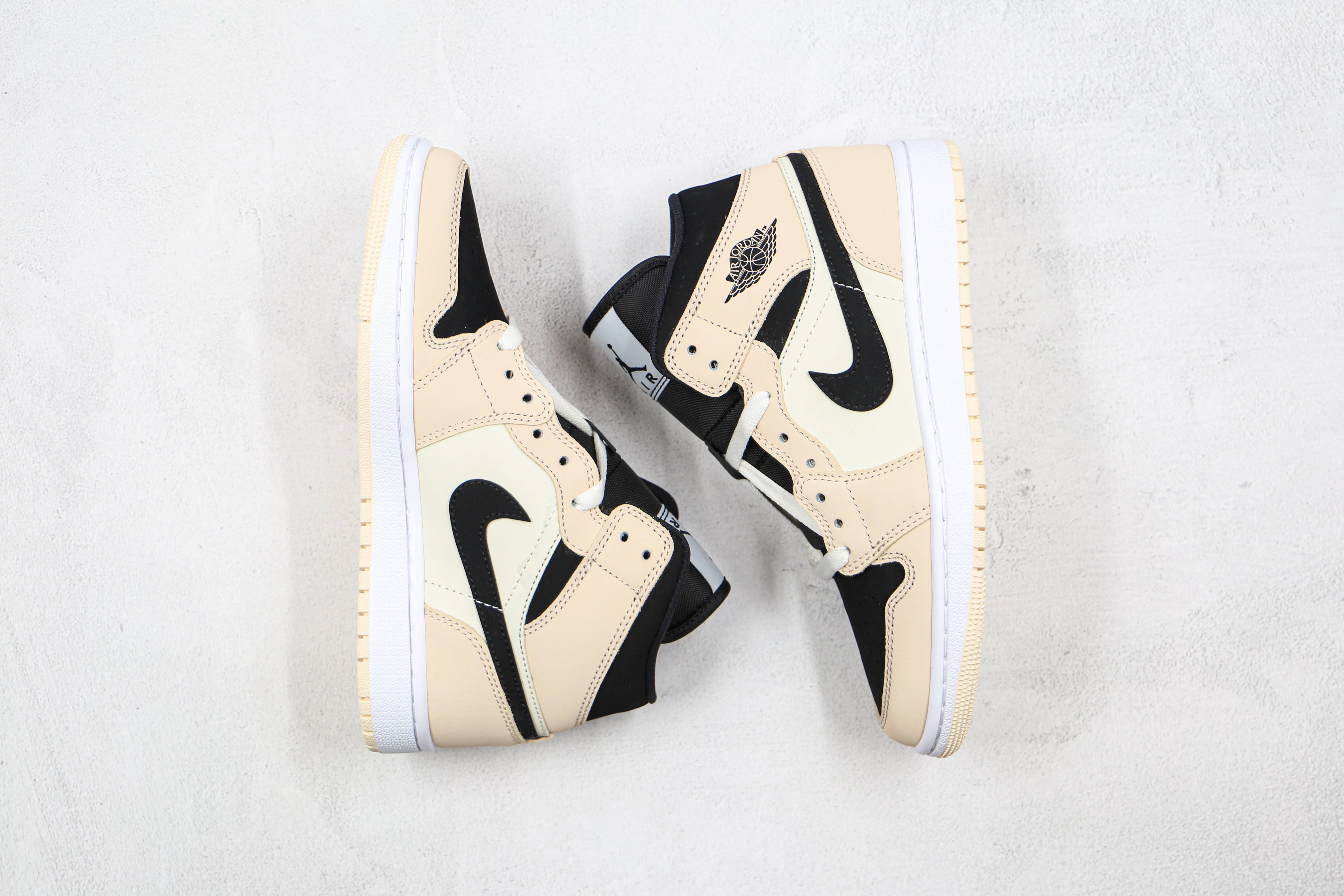 Air Jordan 1 Mid Barely Orange