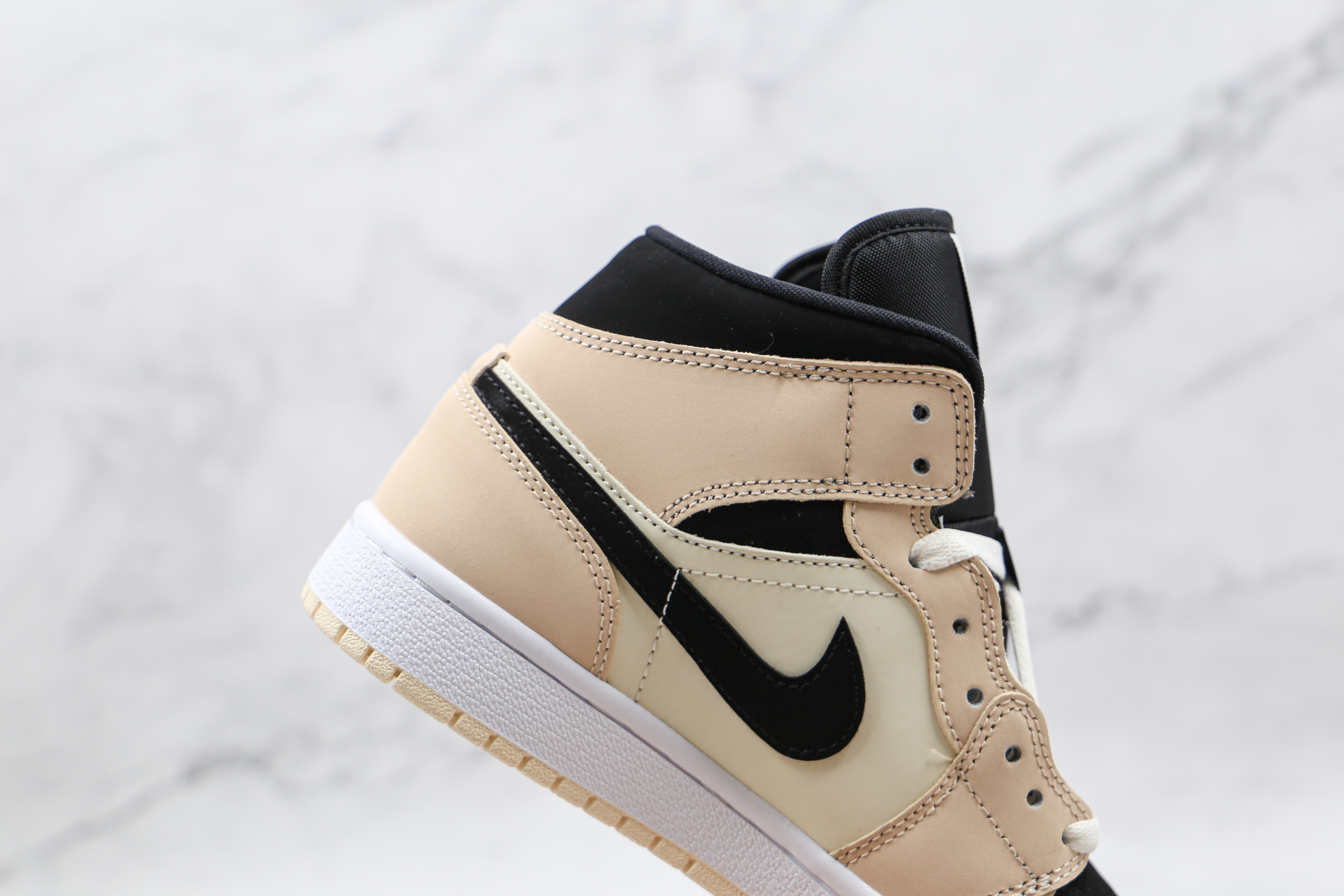 Air Jordan 1 Mid Barely Orange