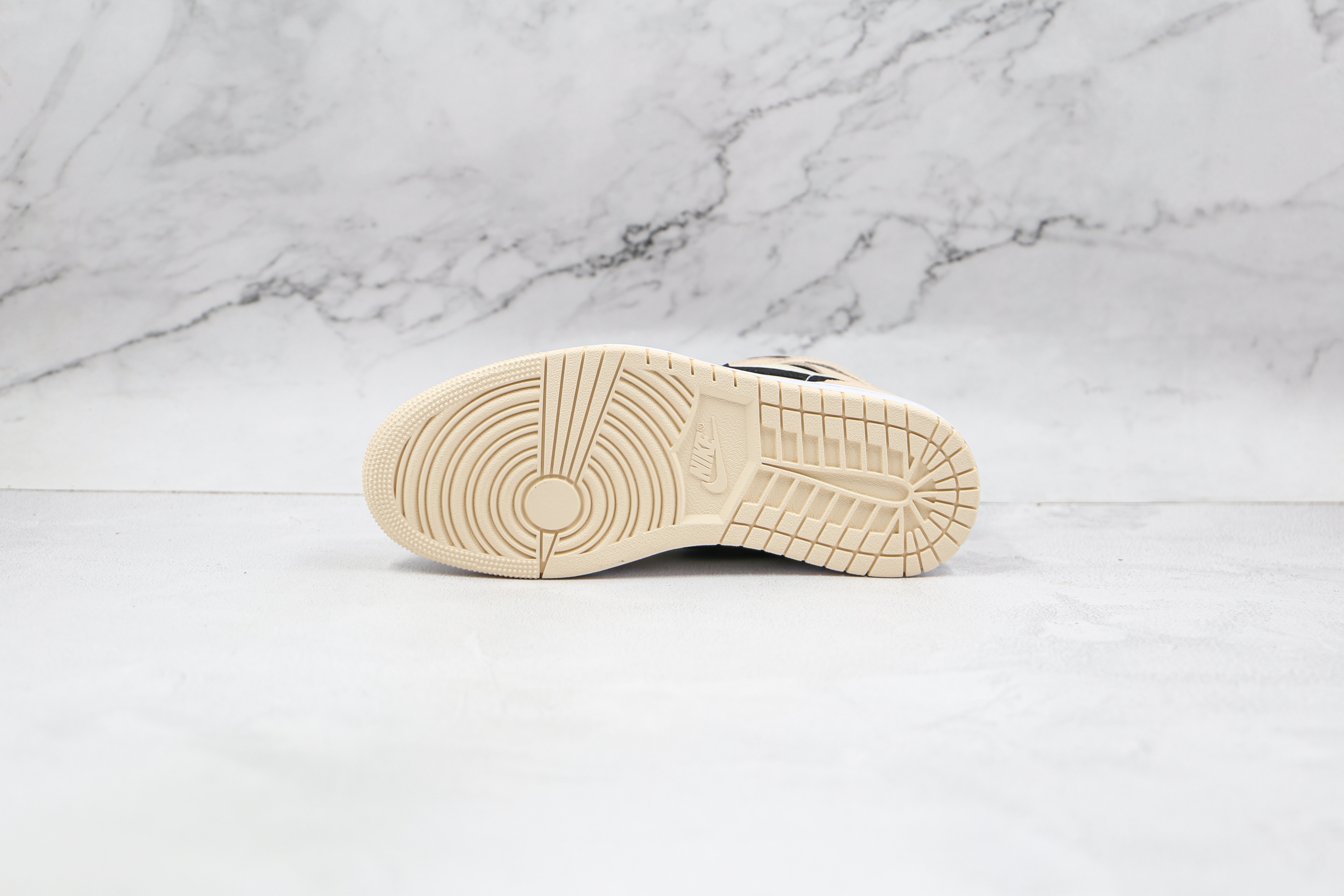 Air Jordan 1 Mid Barely Orange