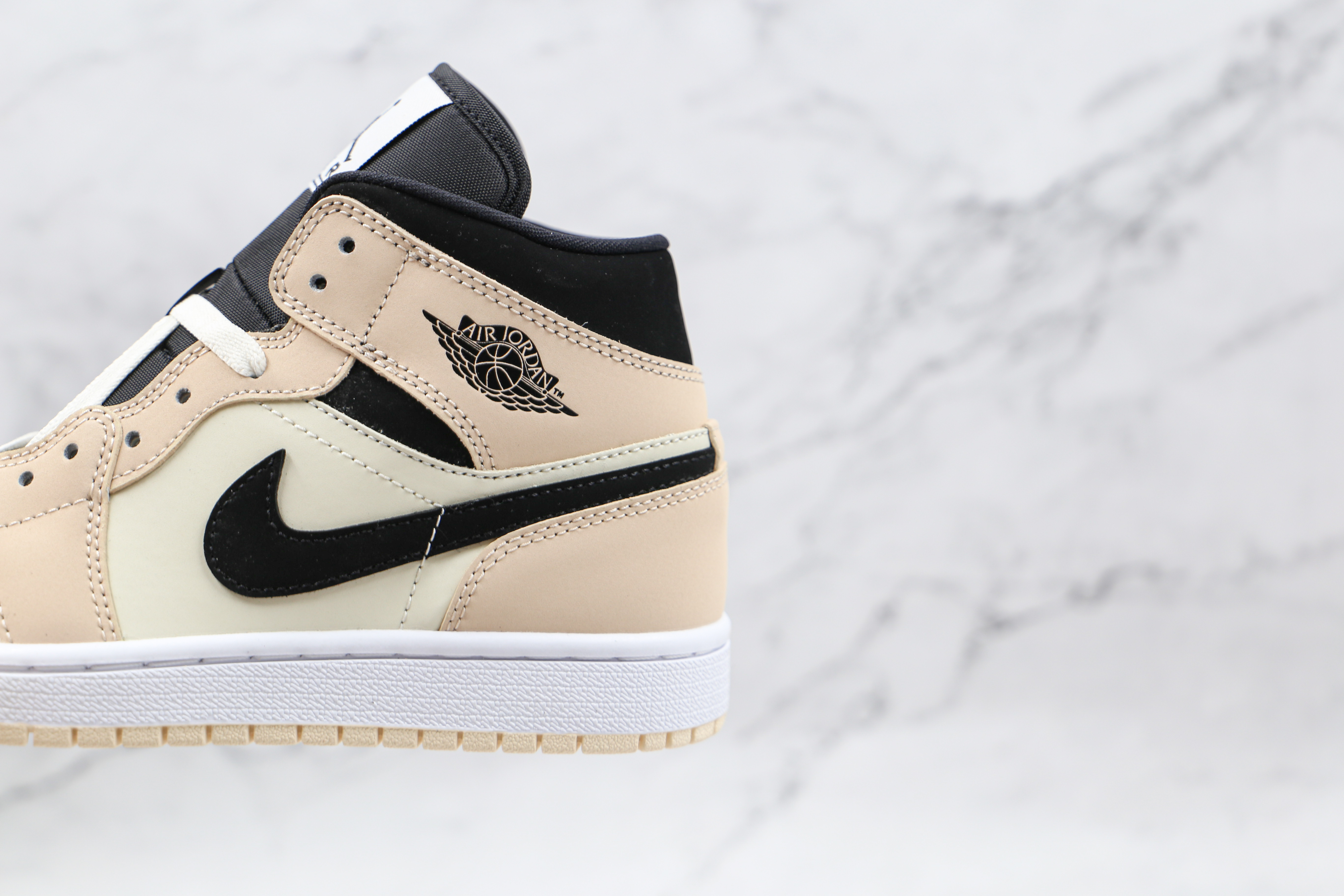 Air Jordan 1 Mid Barely Orange