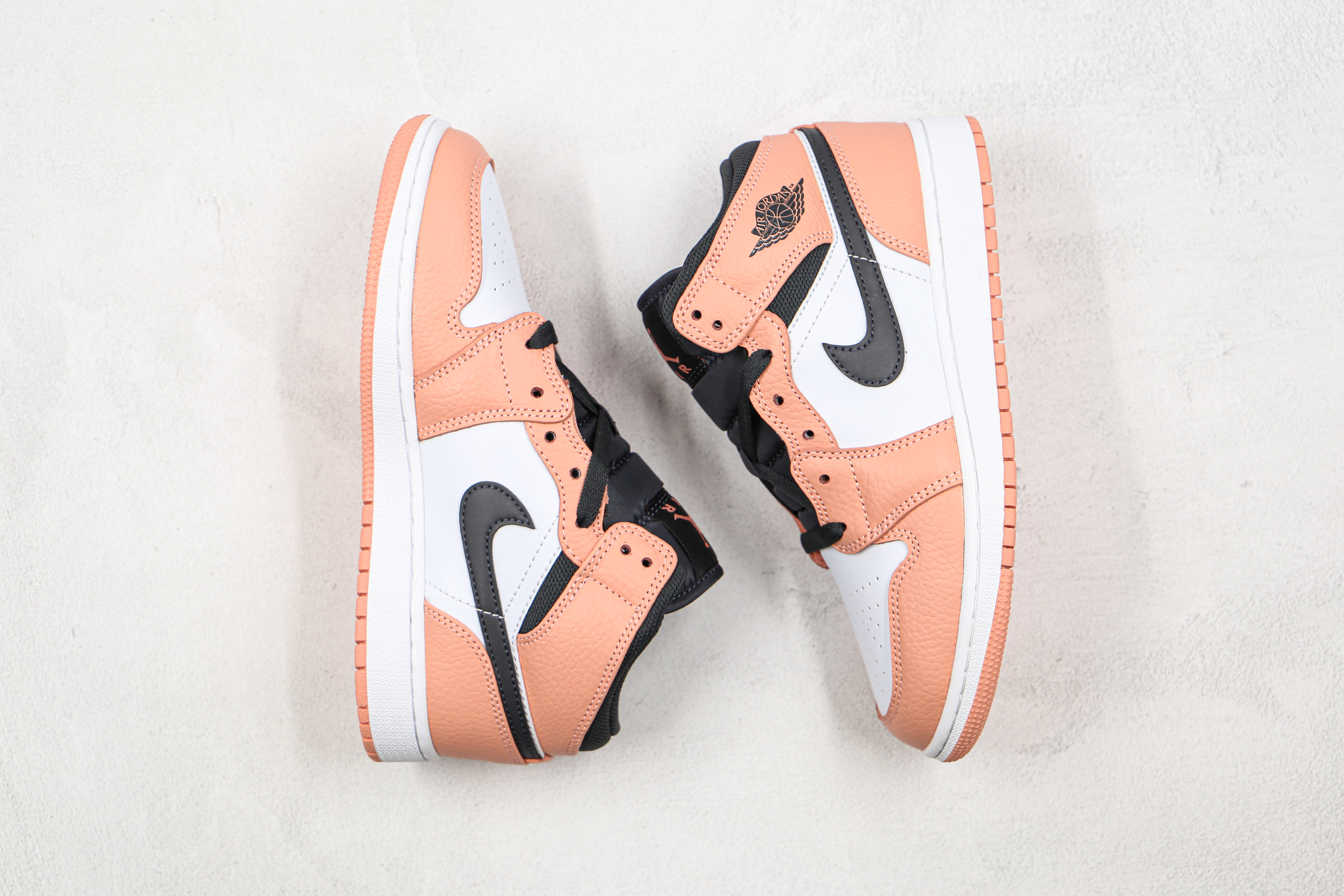 Air Jordan 1 Mid Pink Quartz