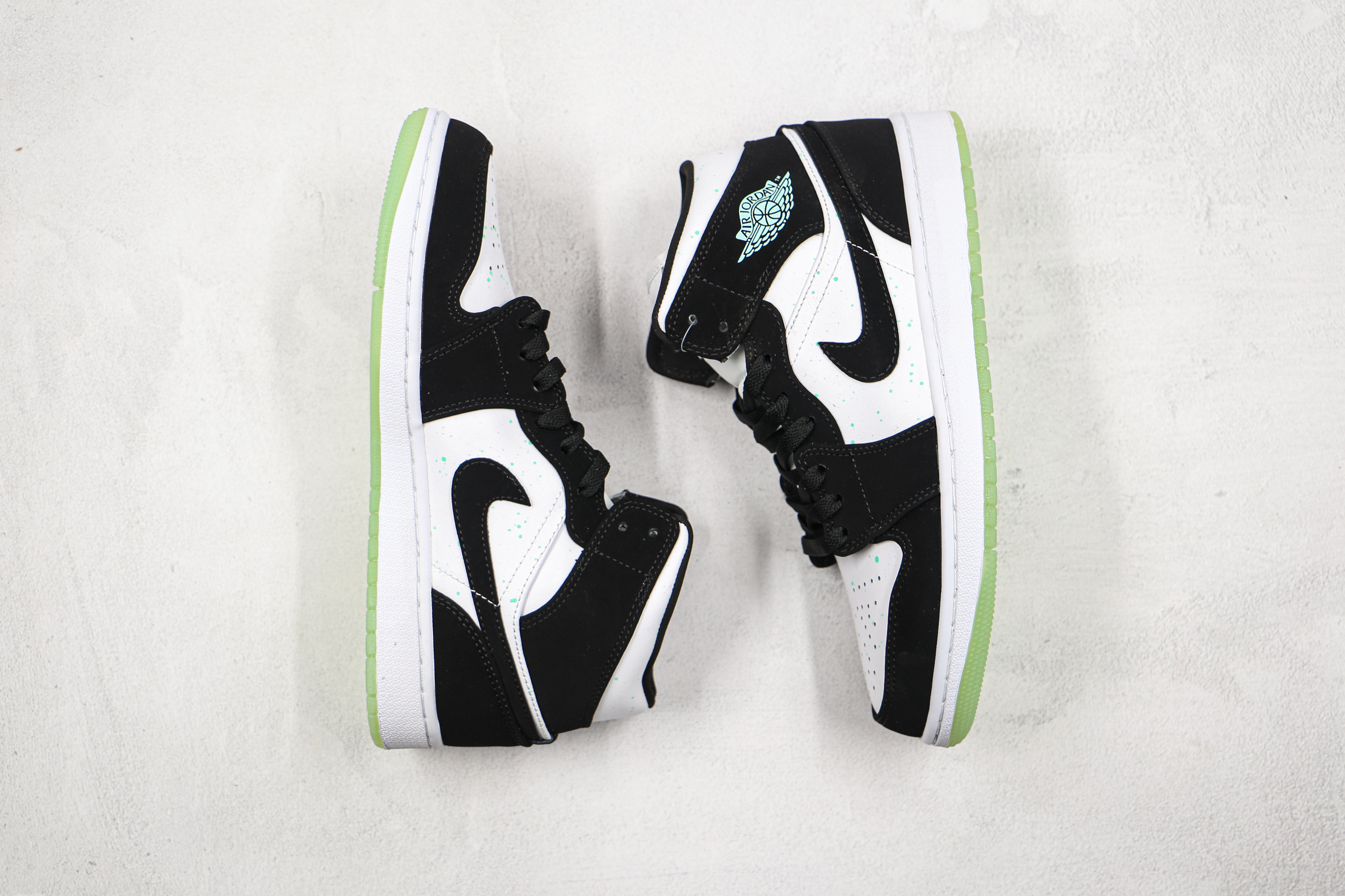 Air Jordan 1 Mid GS White Black Teal Tint