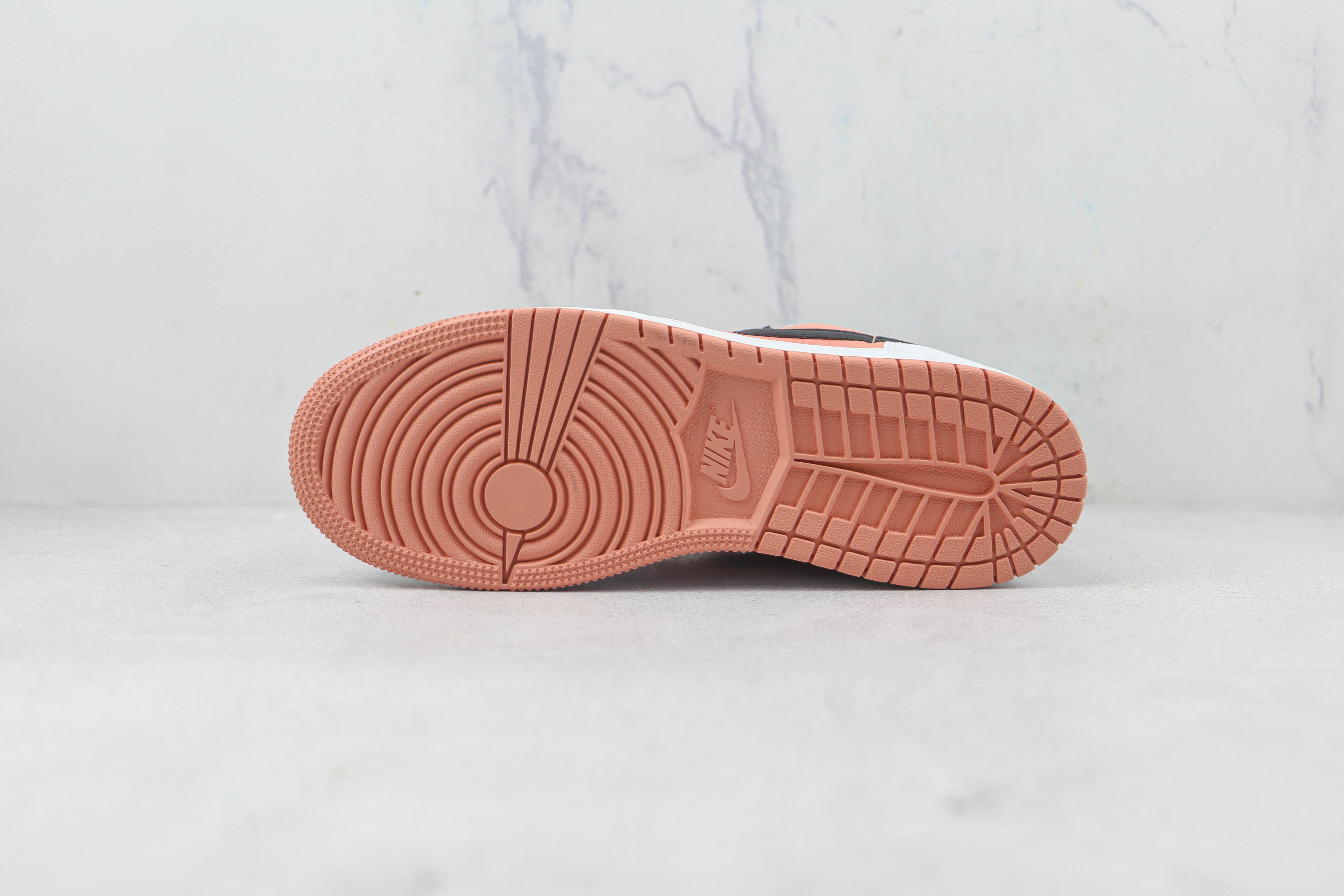 Air Jordan 1 Low Light Madder Root