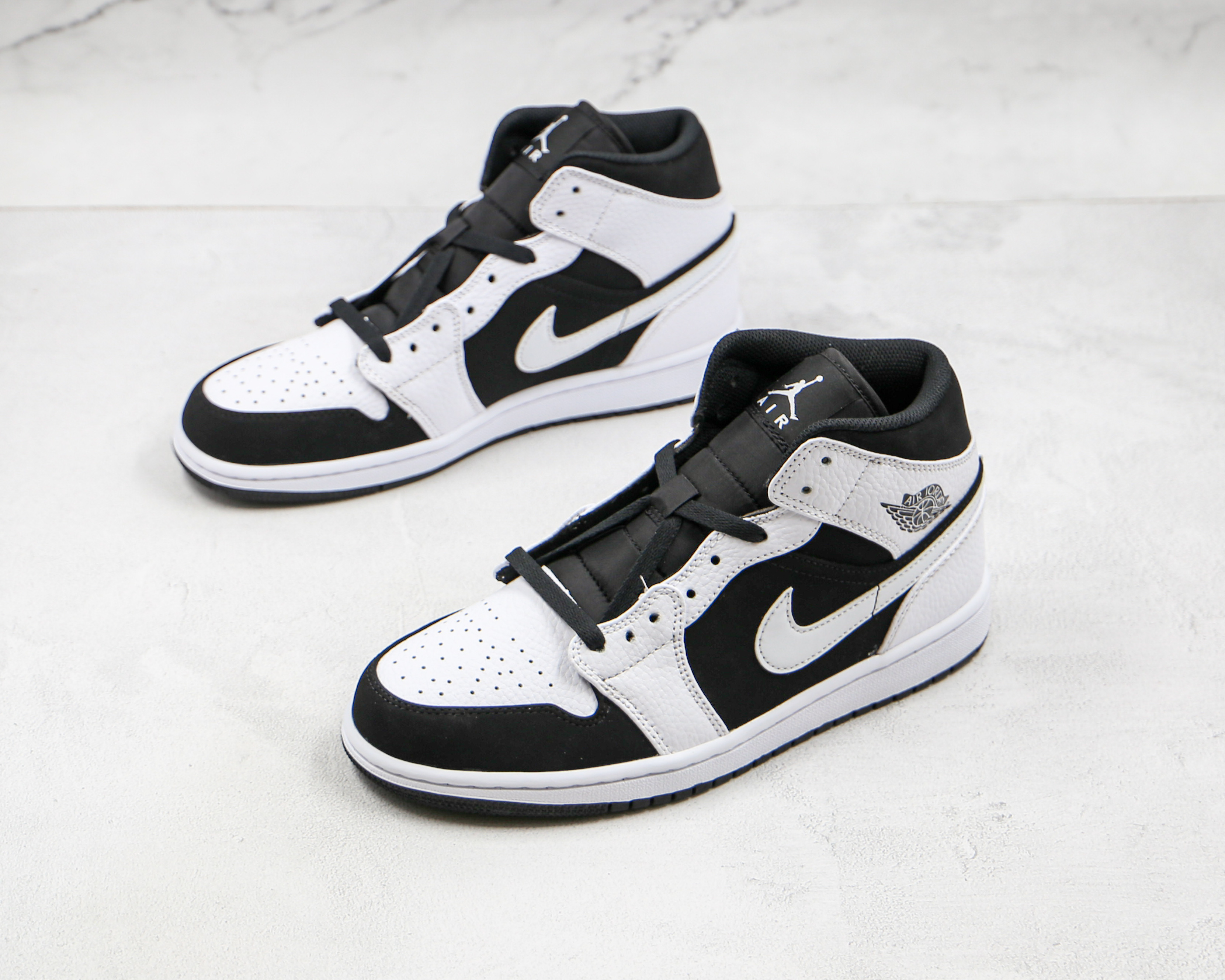 Air Jordan 1 Mid Tuxedo