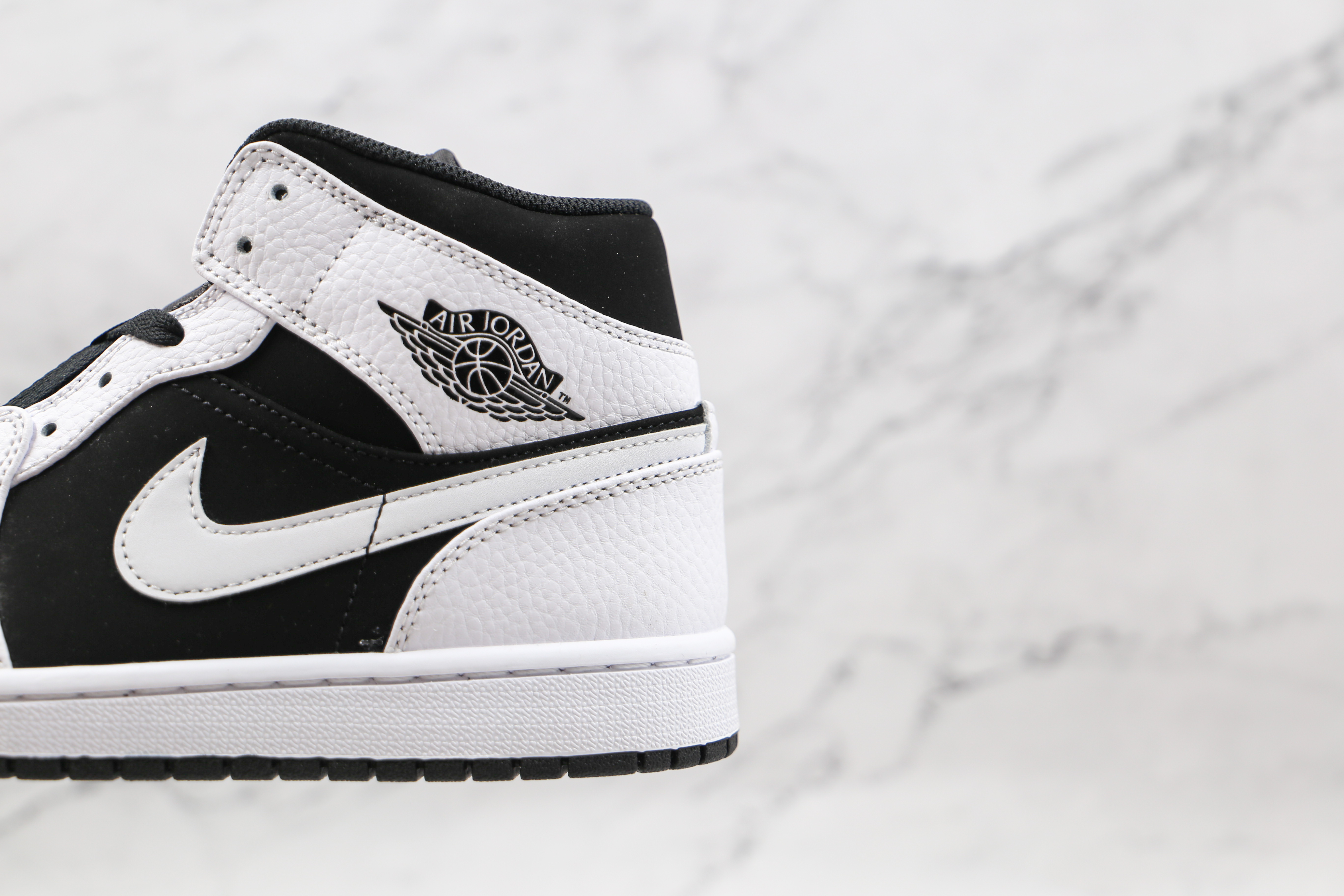 Air Jordan 1 Mid Tuxedo