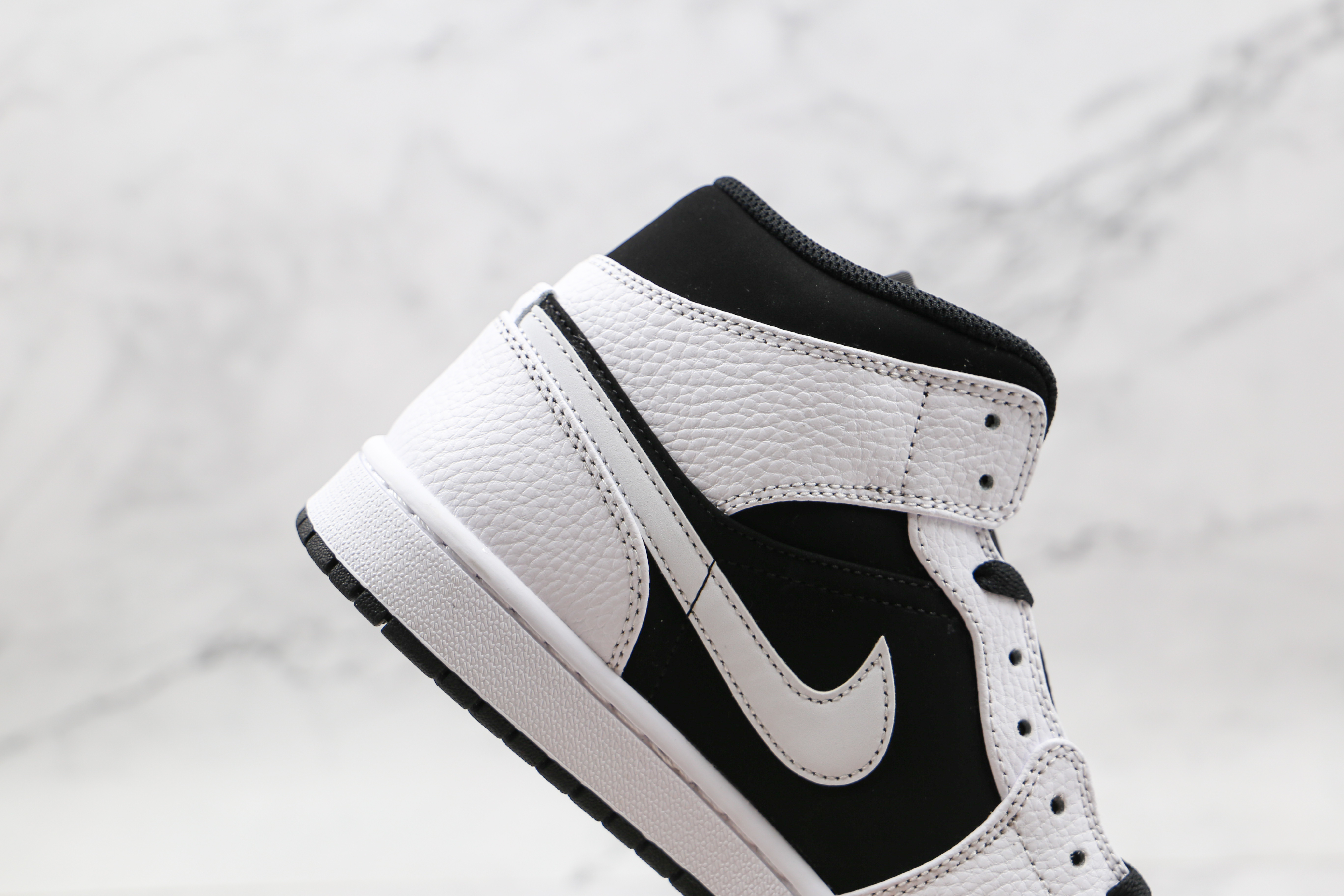 Air Jordan 1 Mid Tuxedo