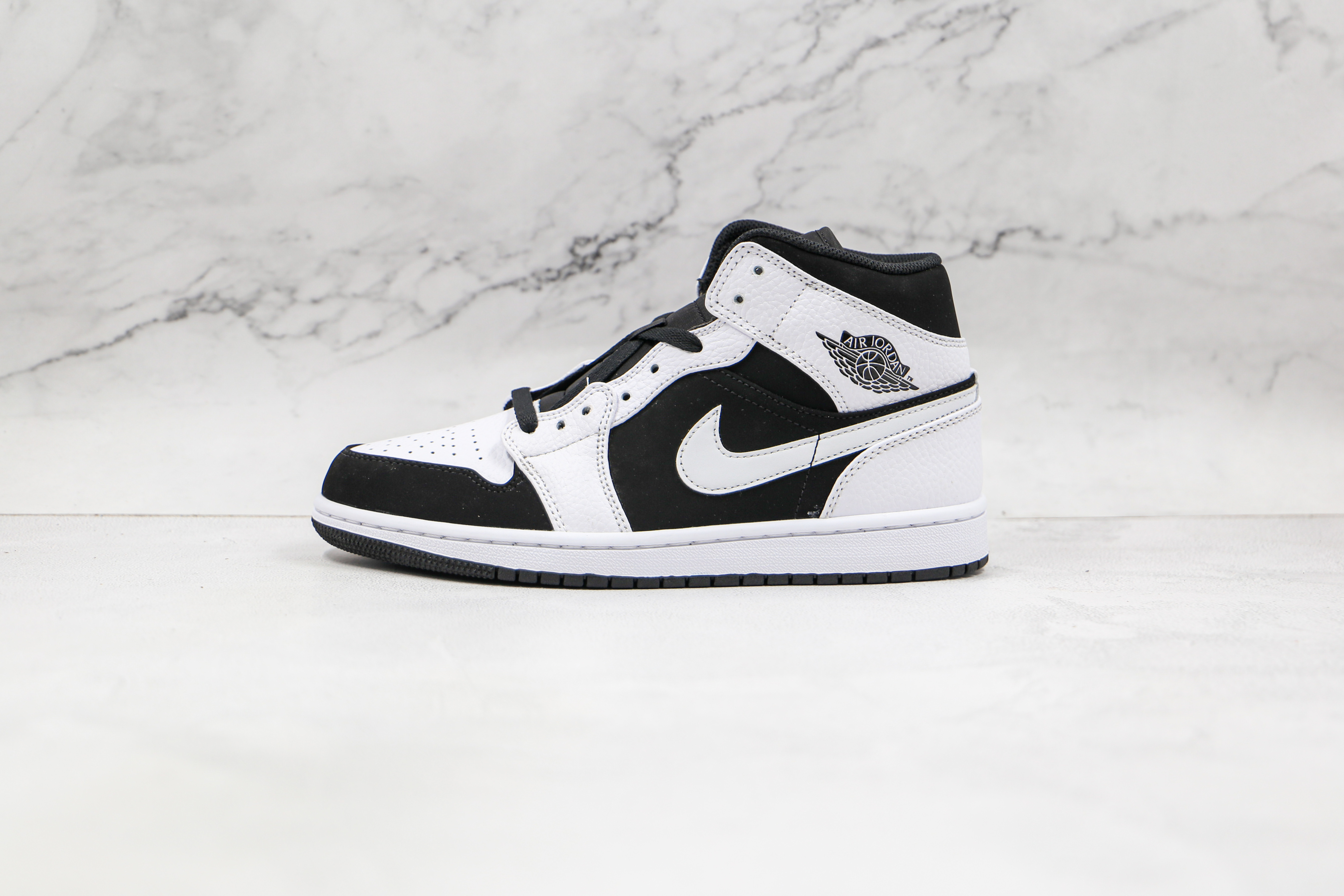 Air Jordan 1 Mid Tuxedo