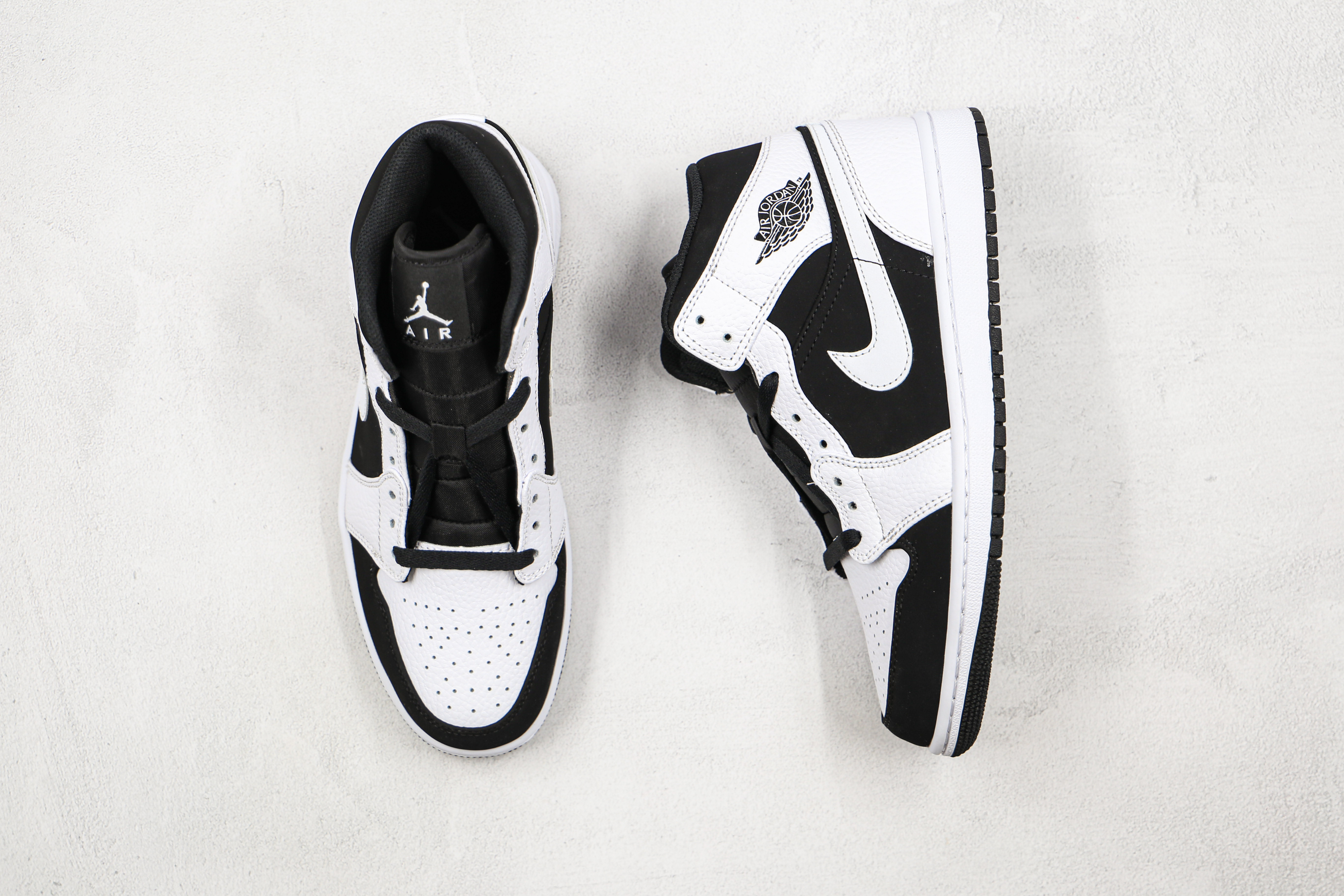 Air Jordan 1 Mid Tuxedo