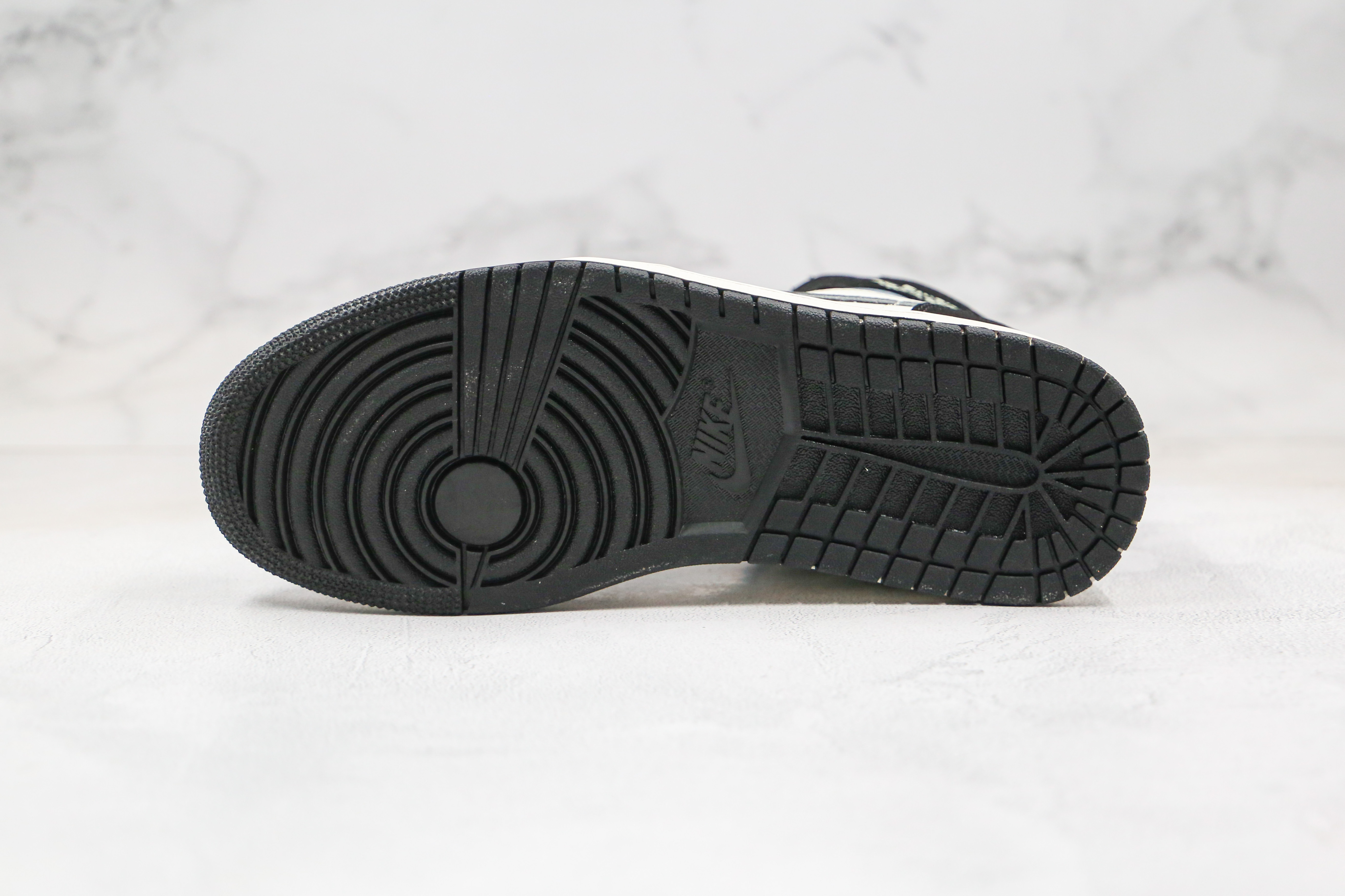 Air Jordan 1 Mid Satin Grey