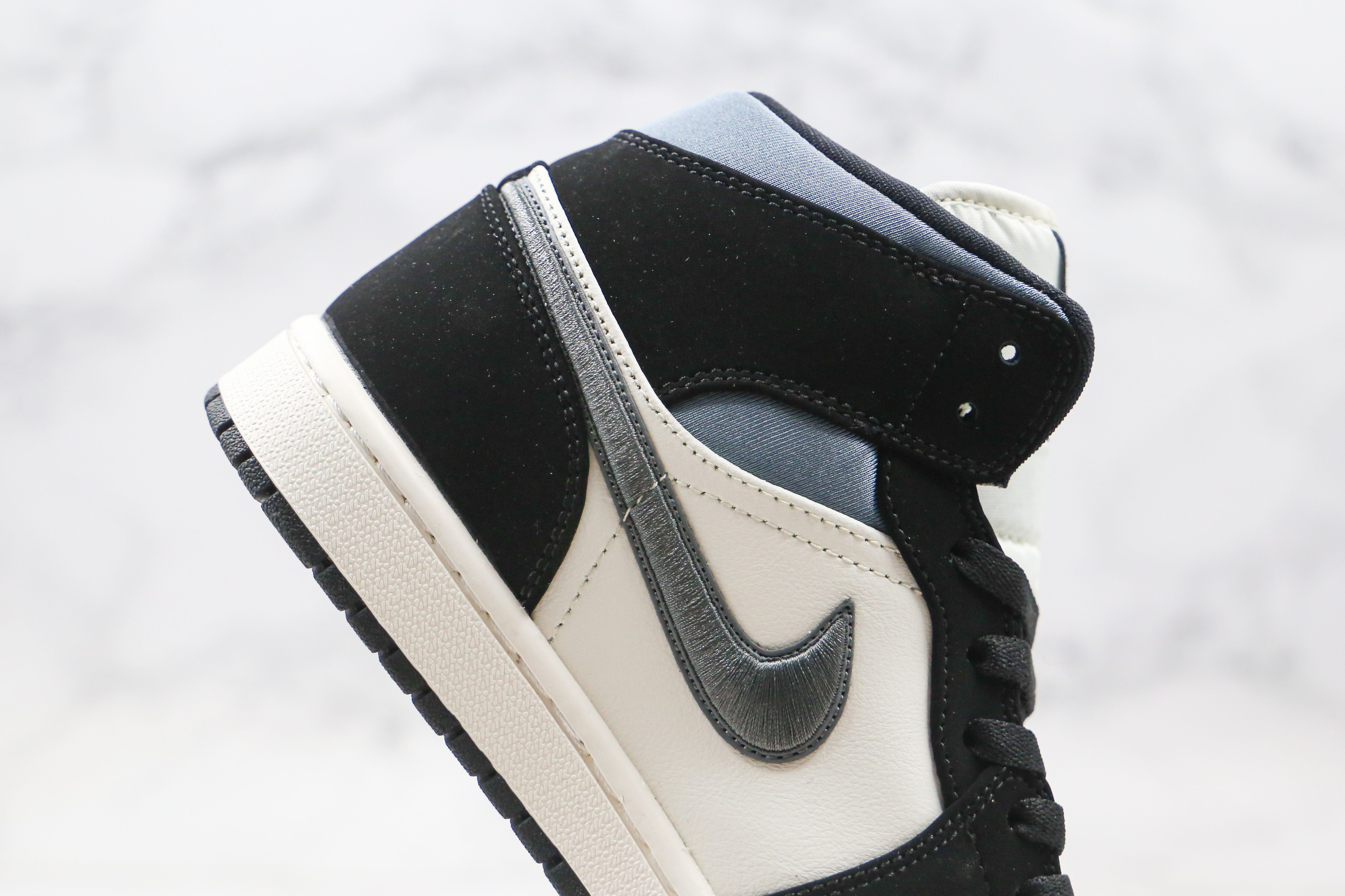Air Jordan 1 Mid Satin Grey