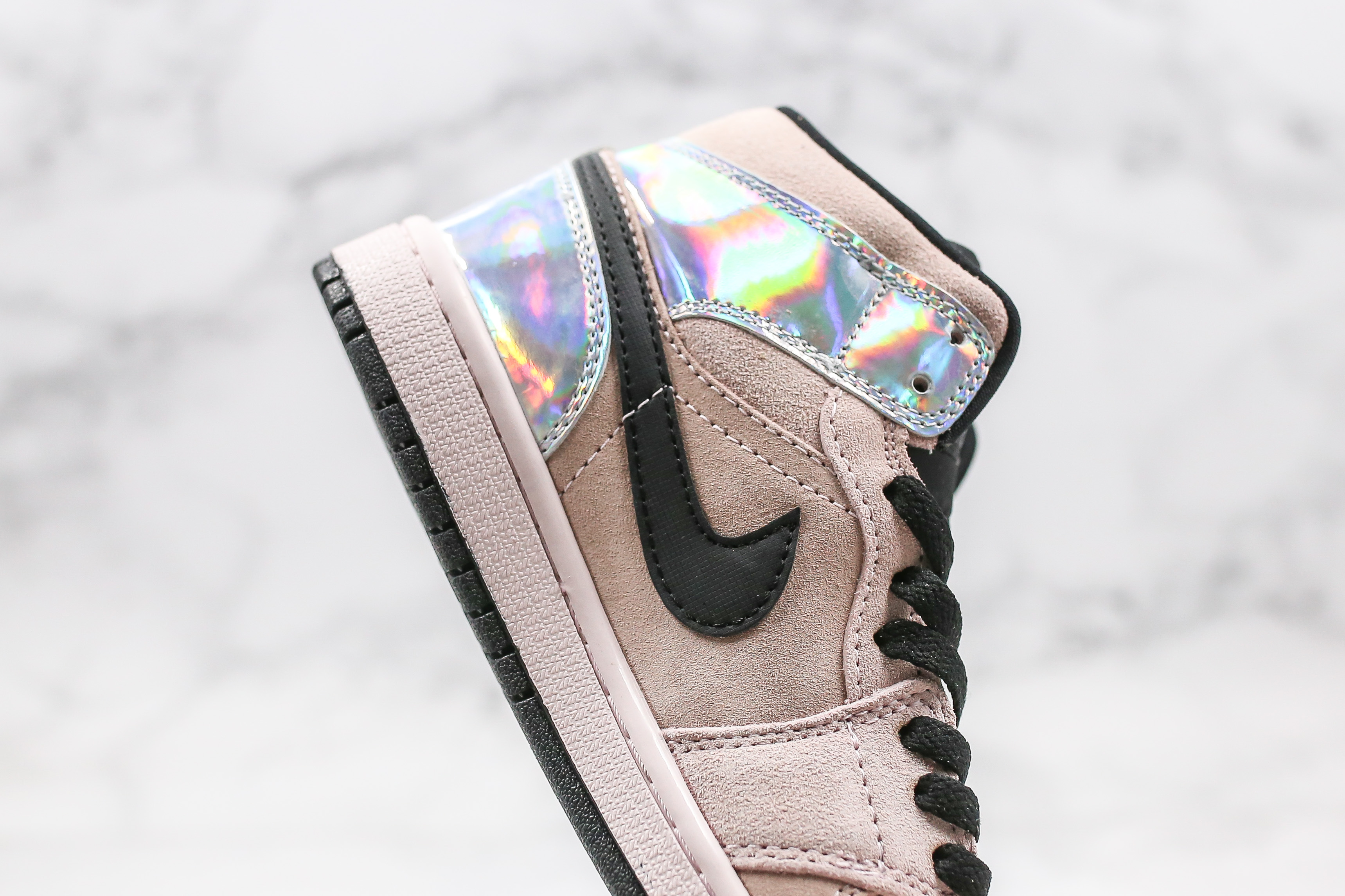 Air Jordan 1 Mid Iridescent