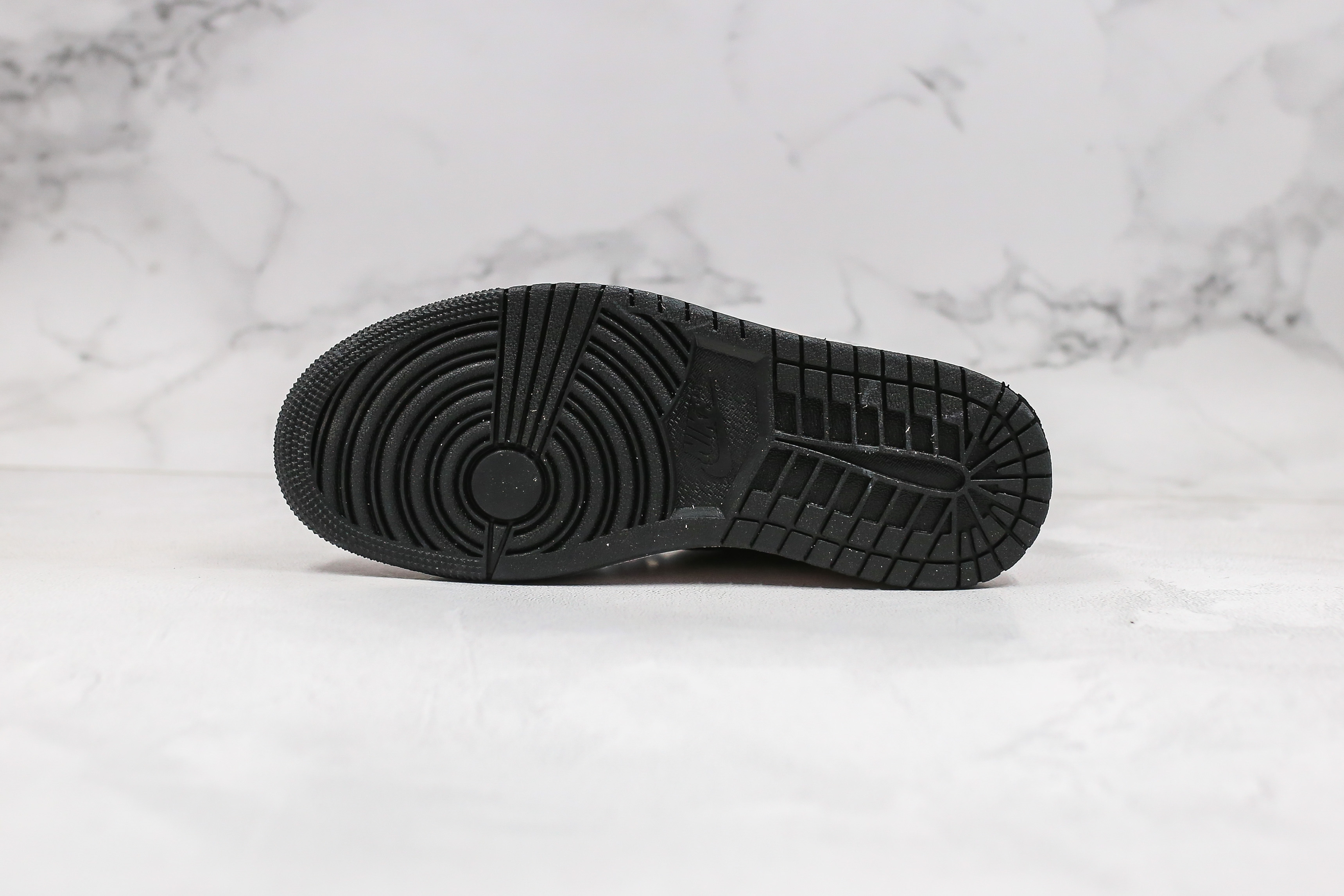 Air Jordan 1 Mid Iridescent