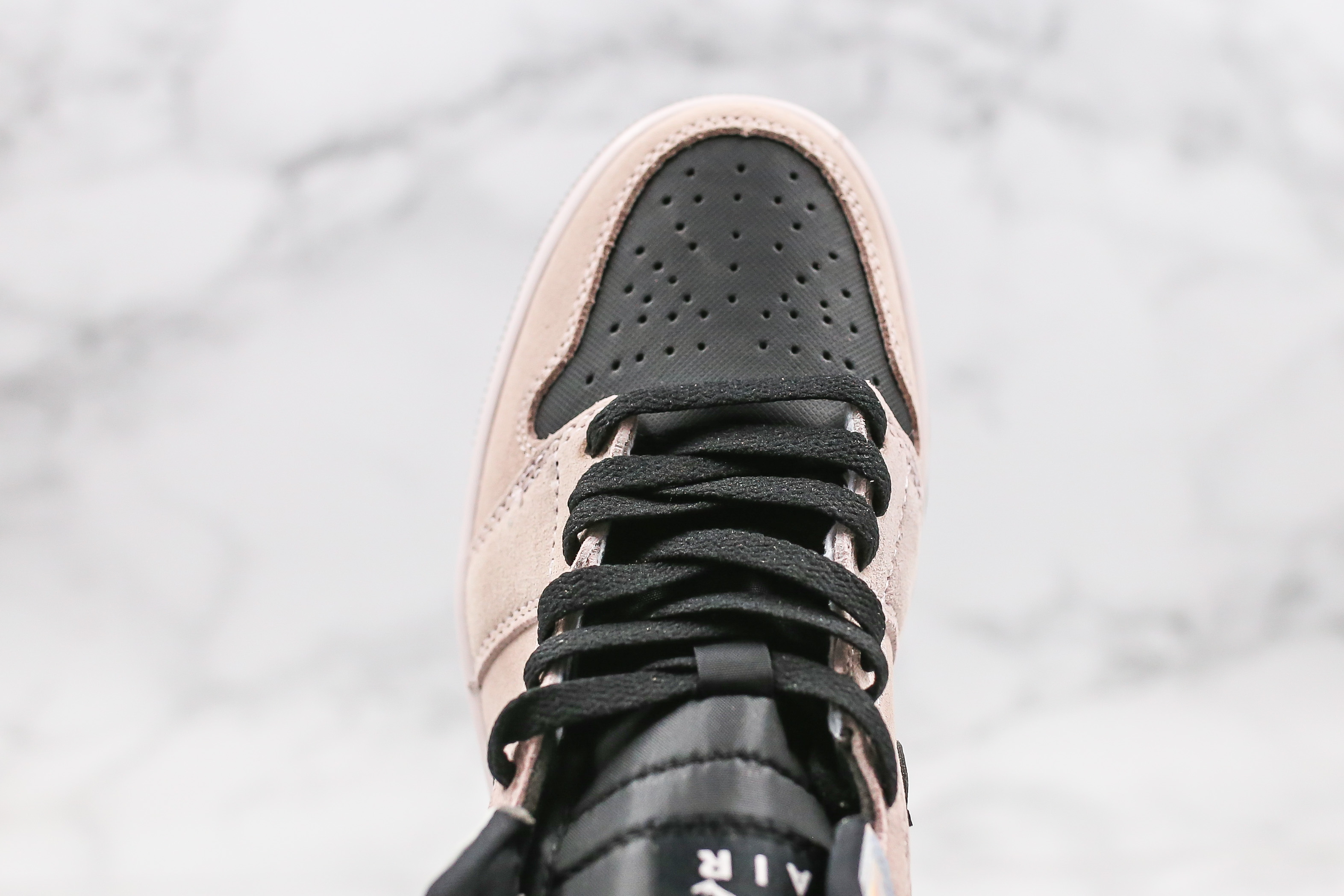 Air Jordan 1 Mid Iridescent