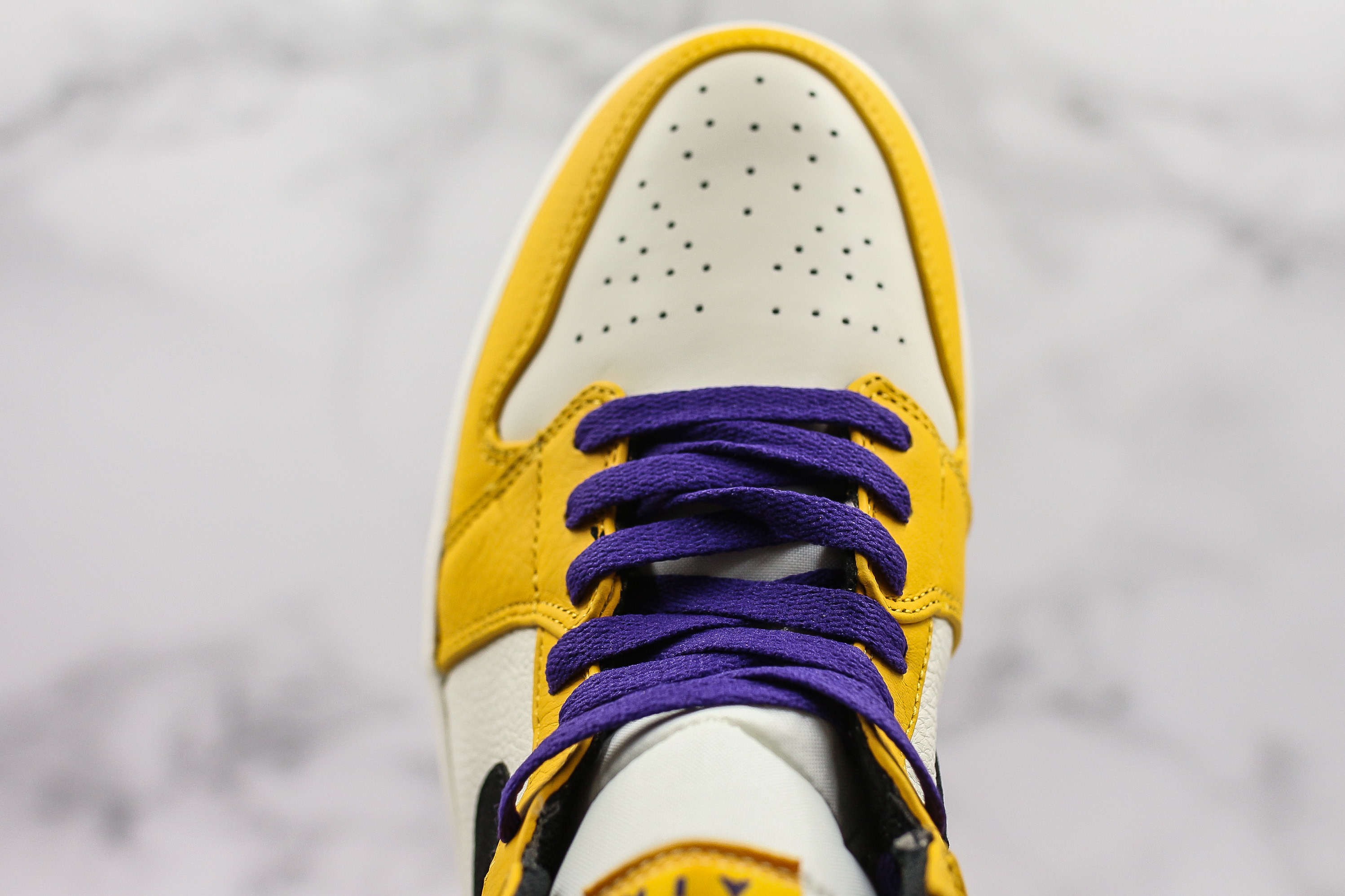 Air Jordan 1 Mid SE Lakers