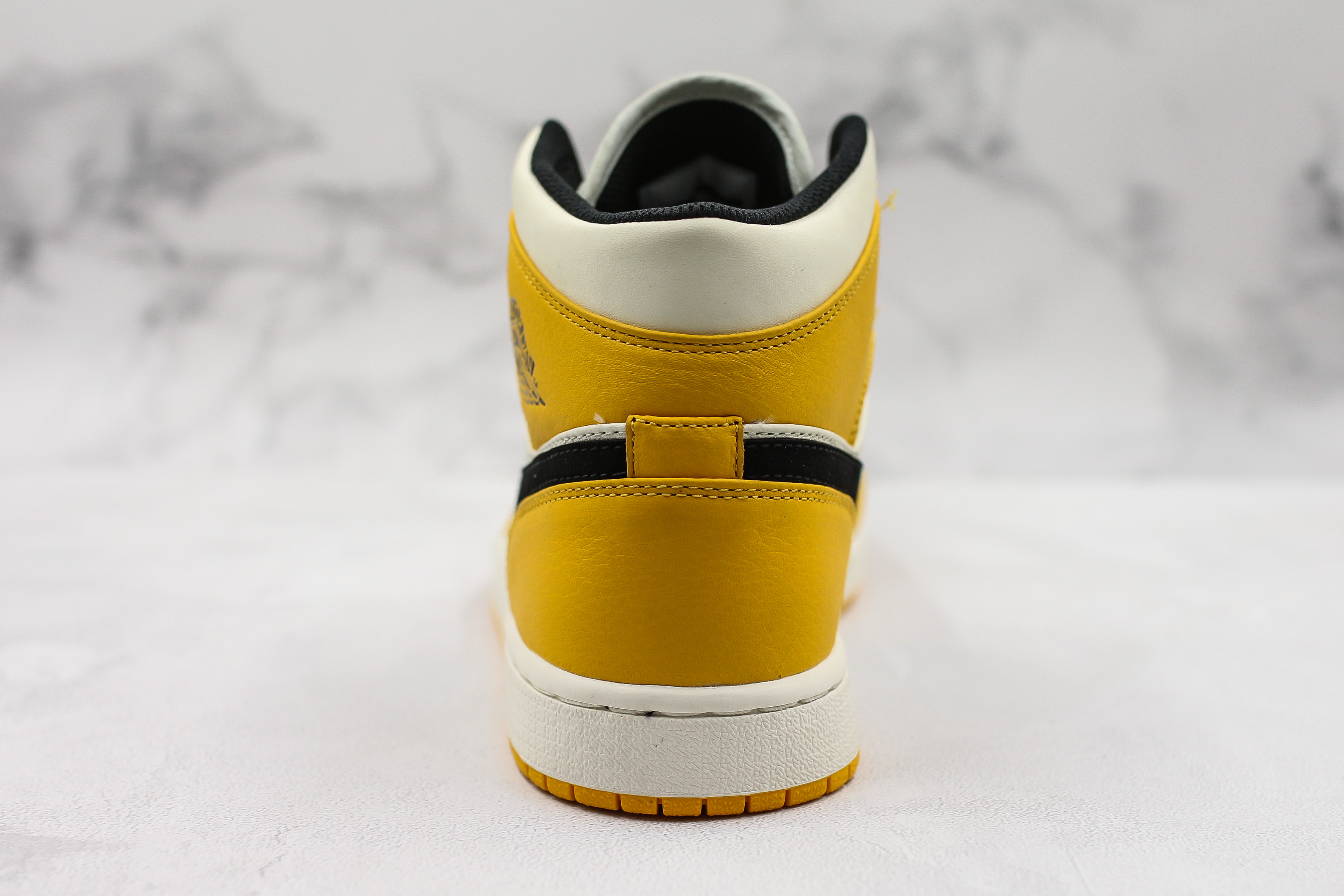 Air Jordan 1 Mid SE Lakers