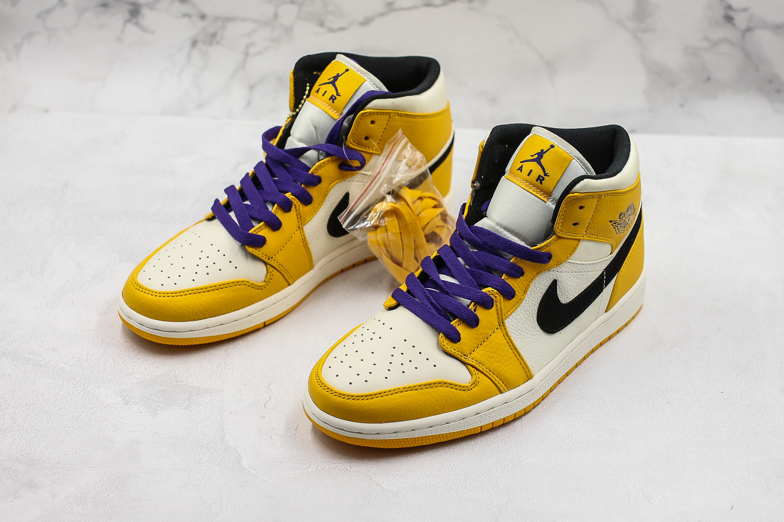 Air Jordan 1 Mid SE Lakers