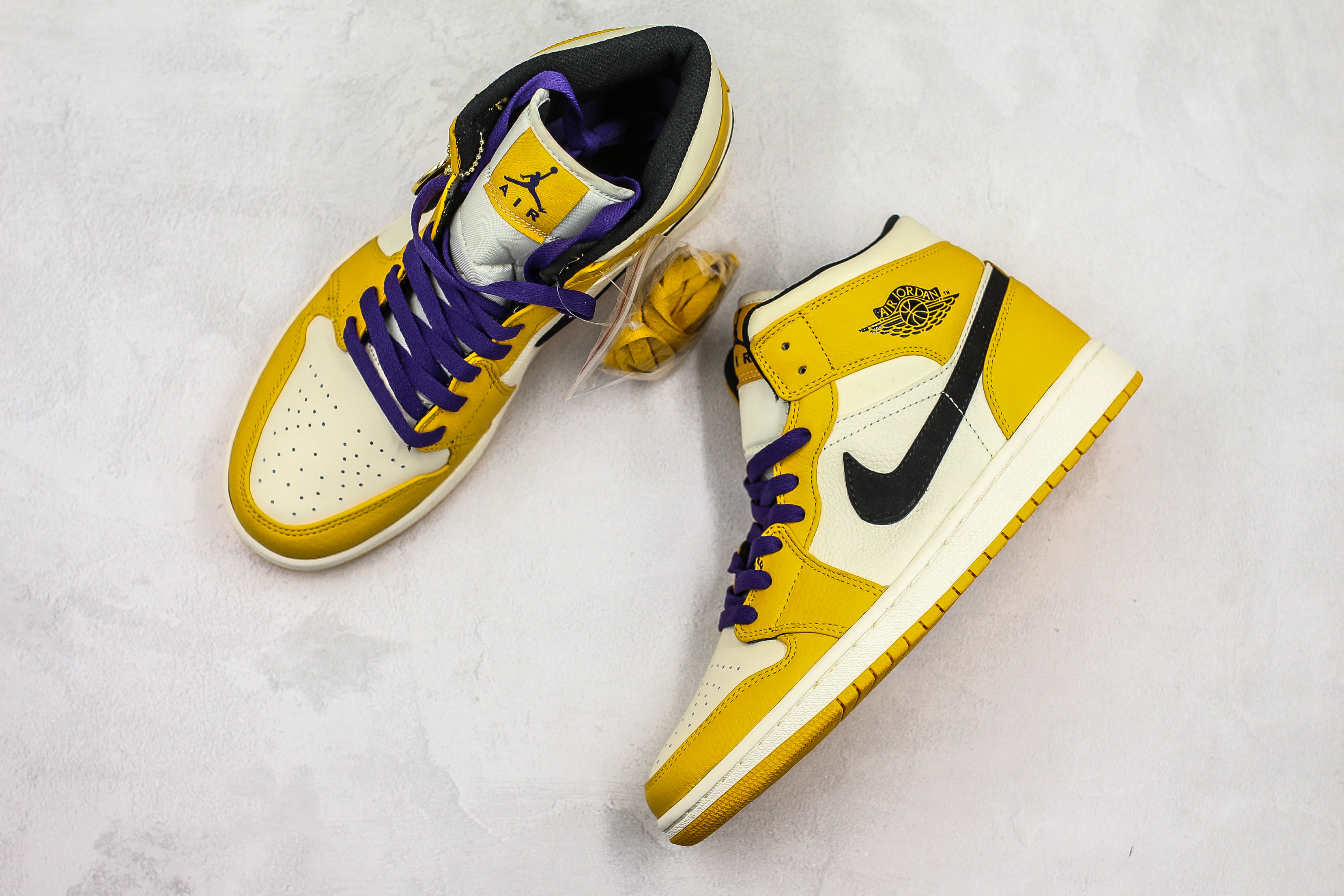 Air Jordan 1 Mid SE Lakers