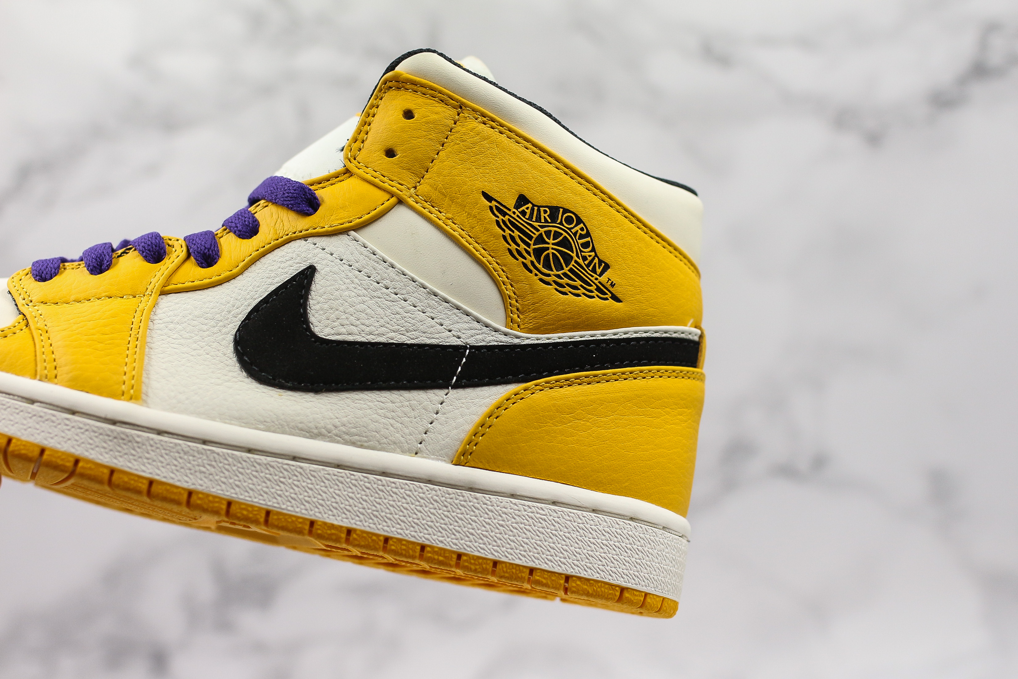 Air Jordan 1 Mid SE Lakers