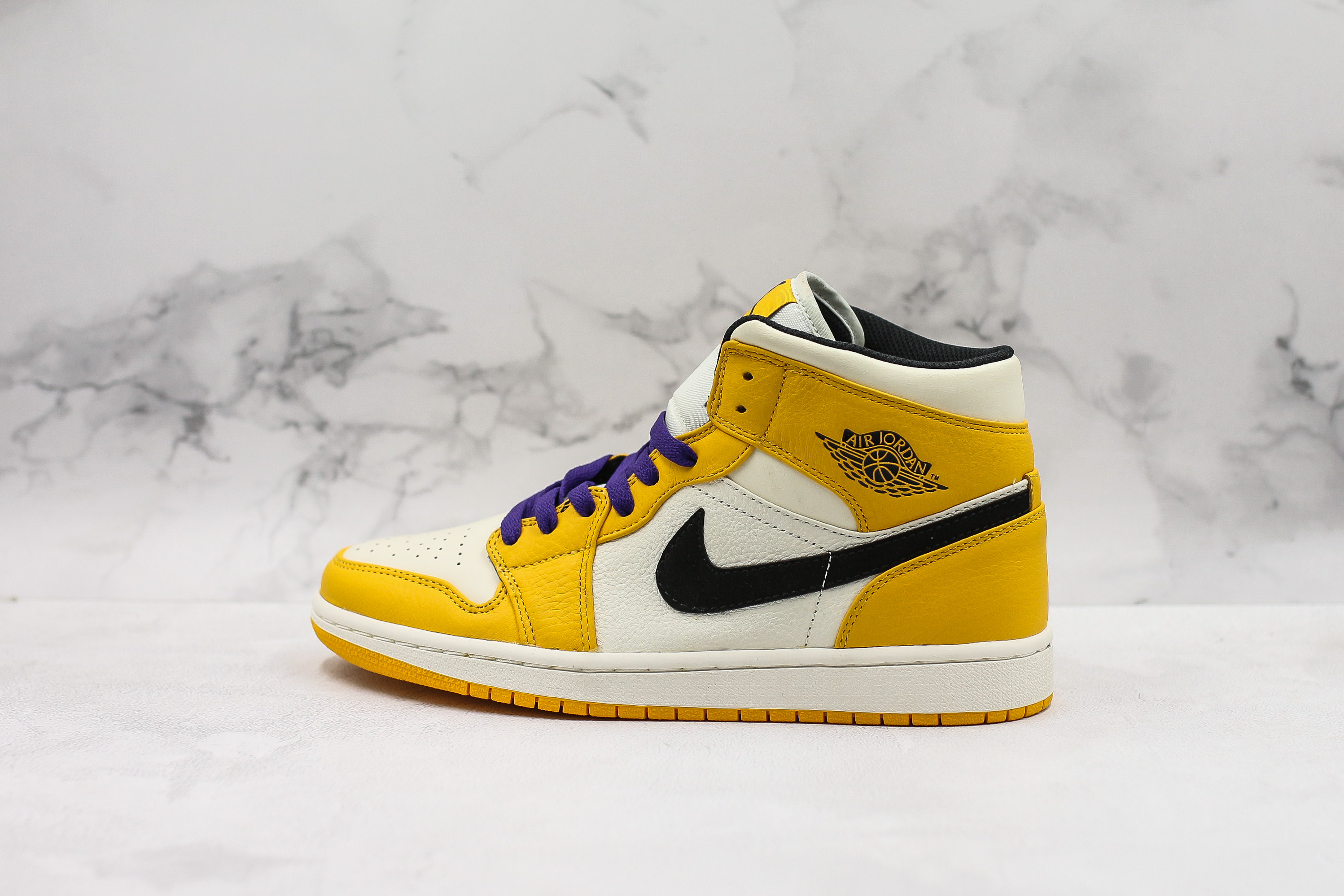 Air Jordan 1 Mid SE Lakers