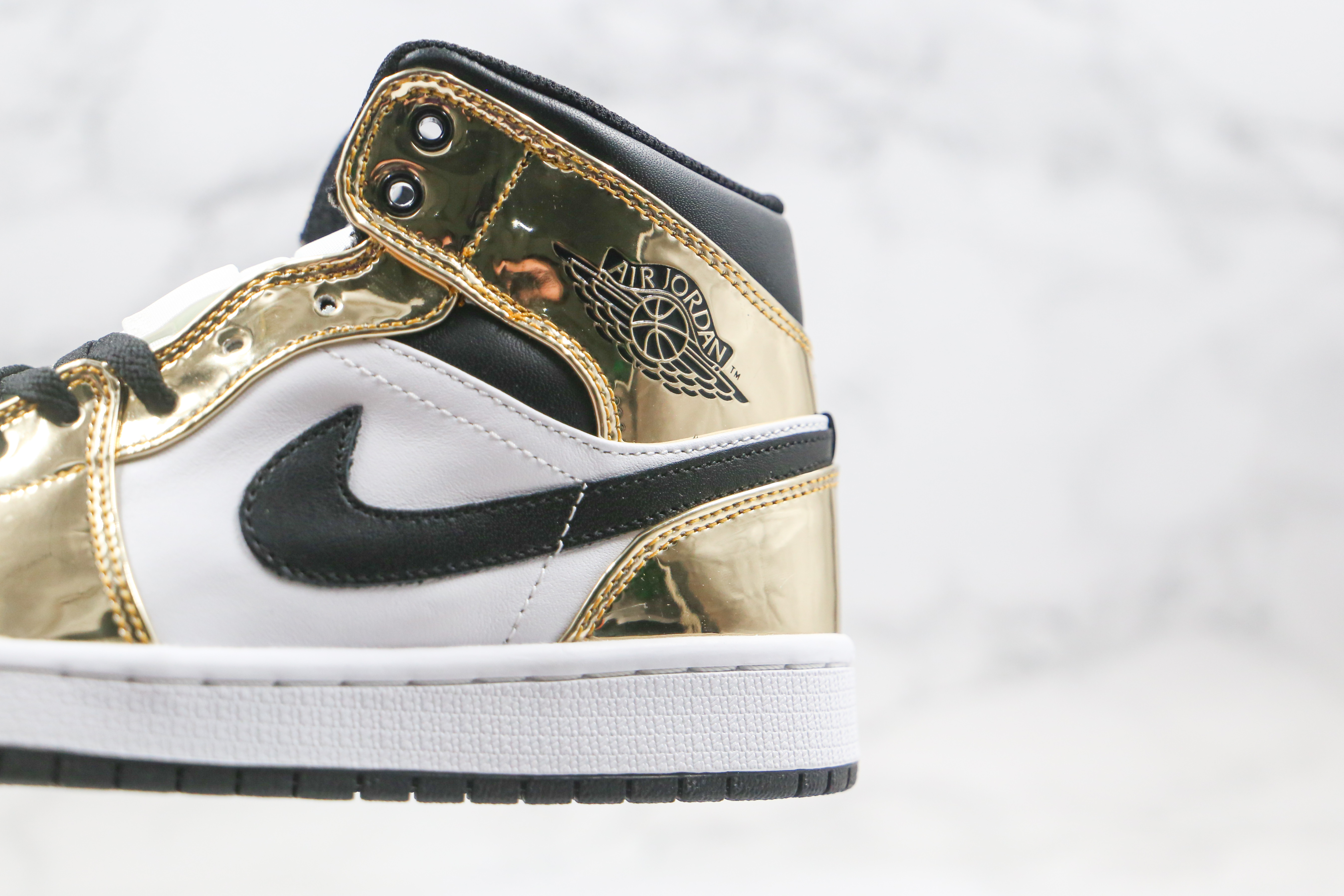 Air Jordan 1 Mid SE GS Metallic Gold