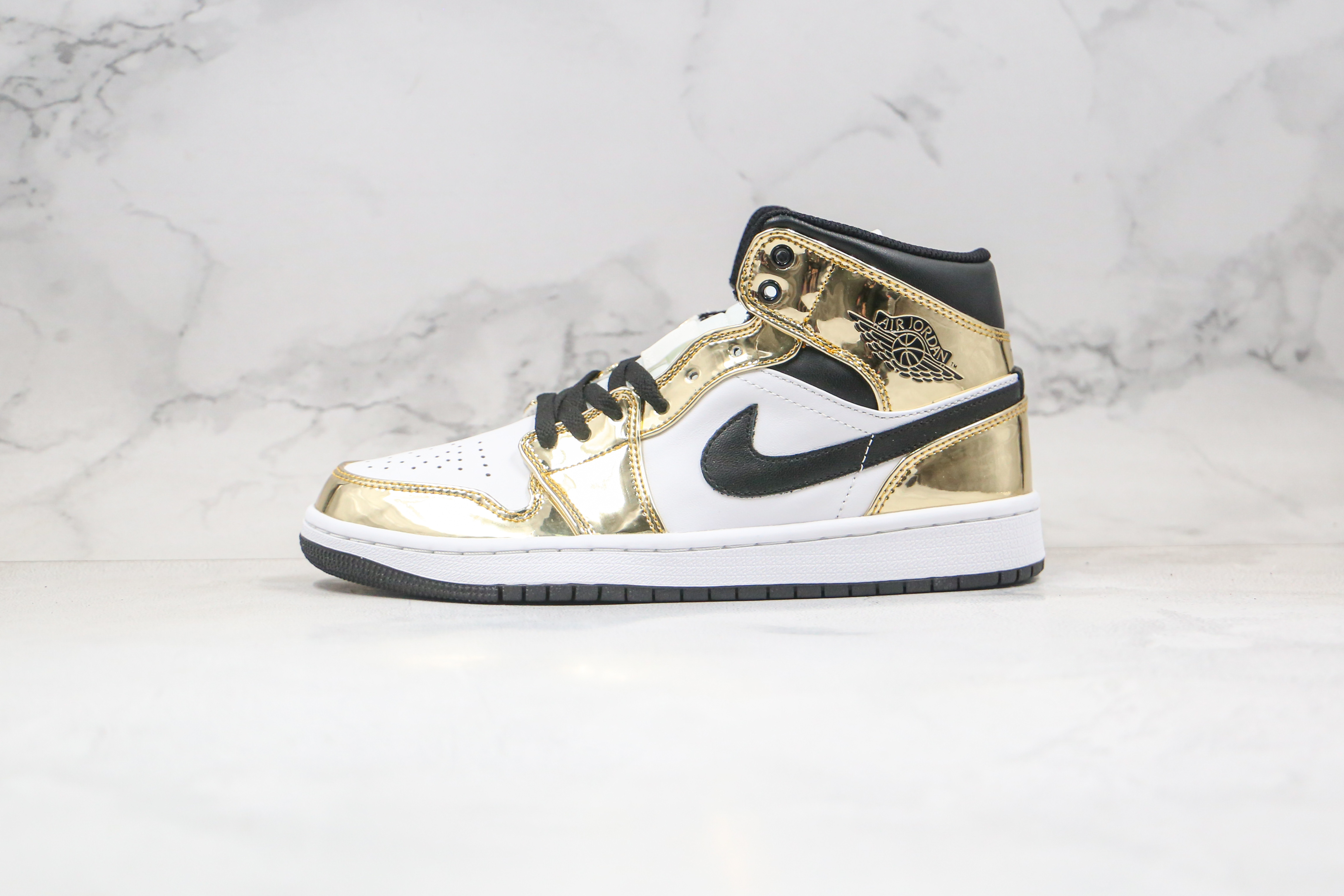 Air Jordan 1 Mid SE GS Metallic Gold