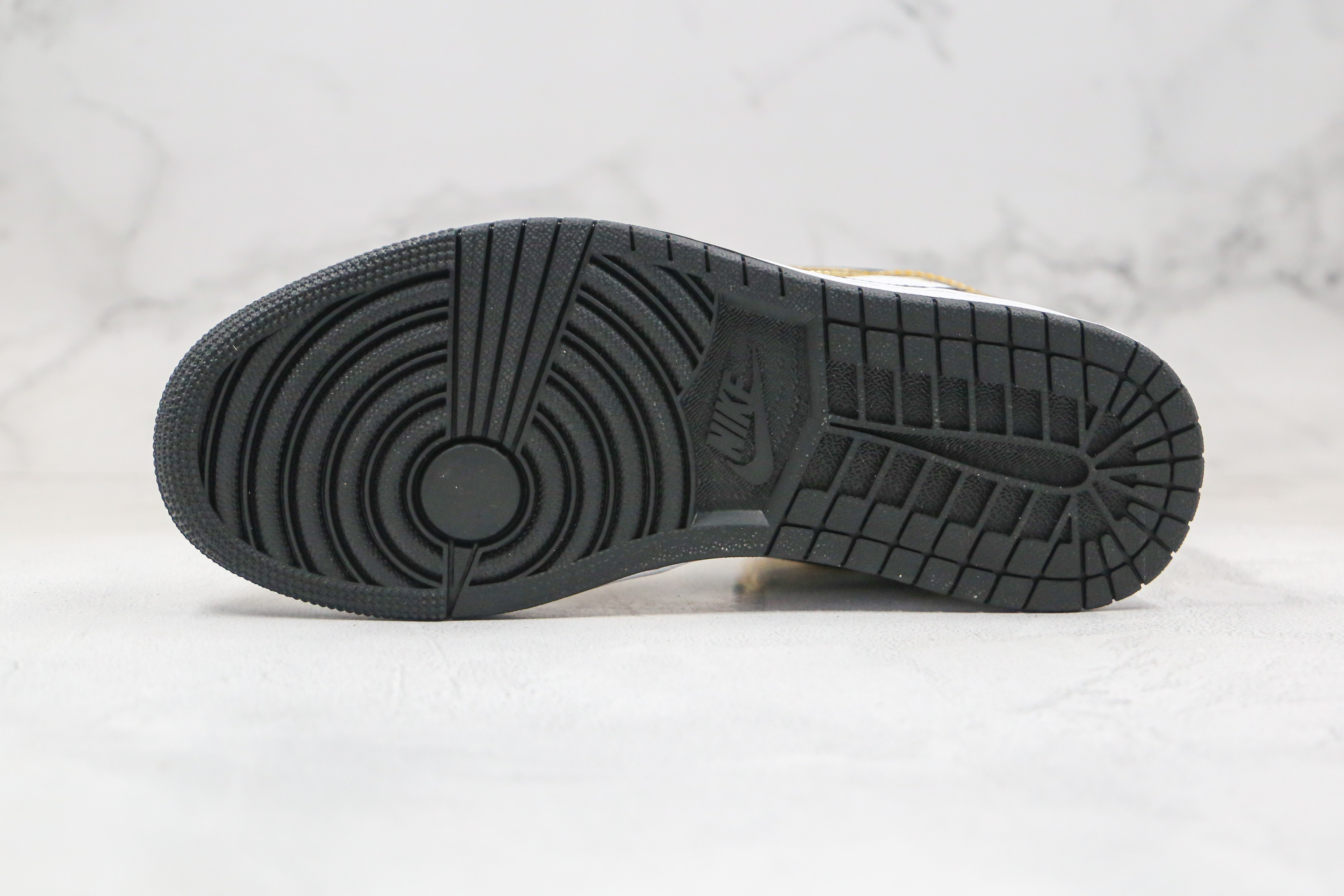 Air Jordan 1 Mid SE GS Metallic Gold