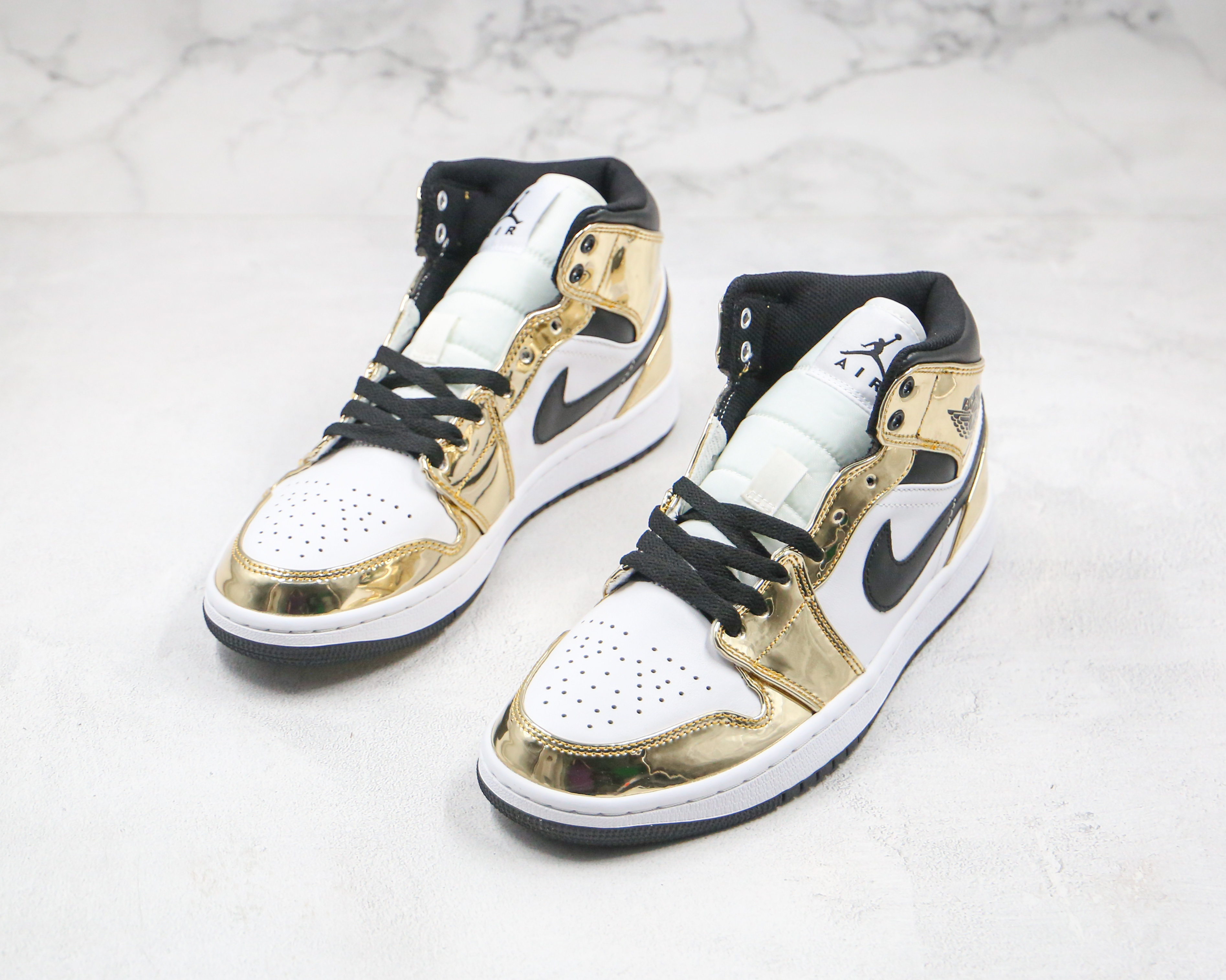 Air Jordan 1 Mid SE GS Metallic Gold