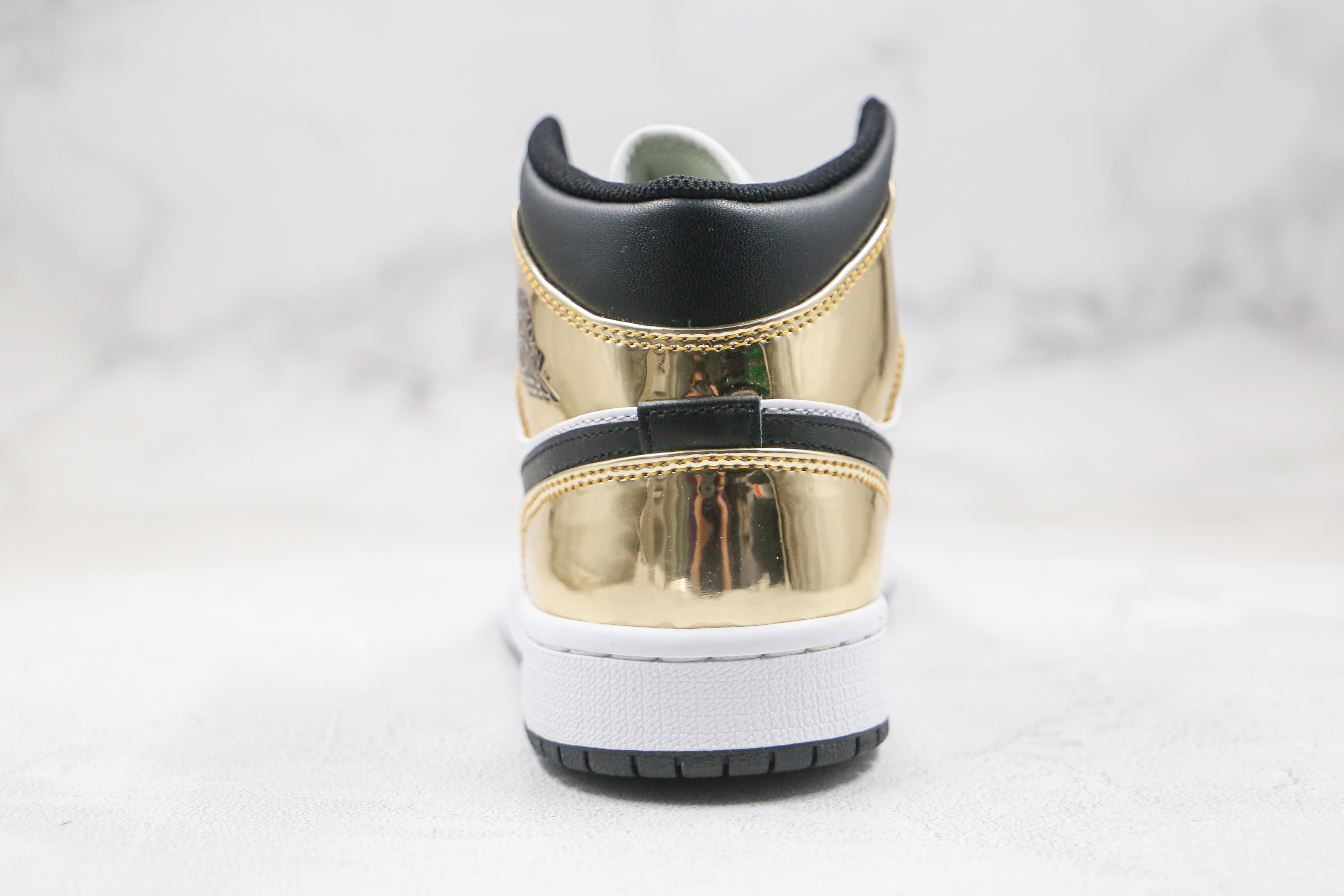 Air Jordan 1 Mid SE GS Metallic Gold