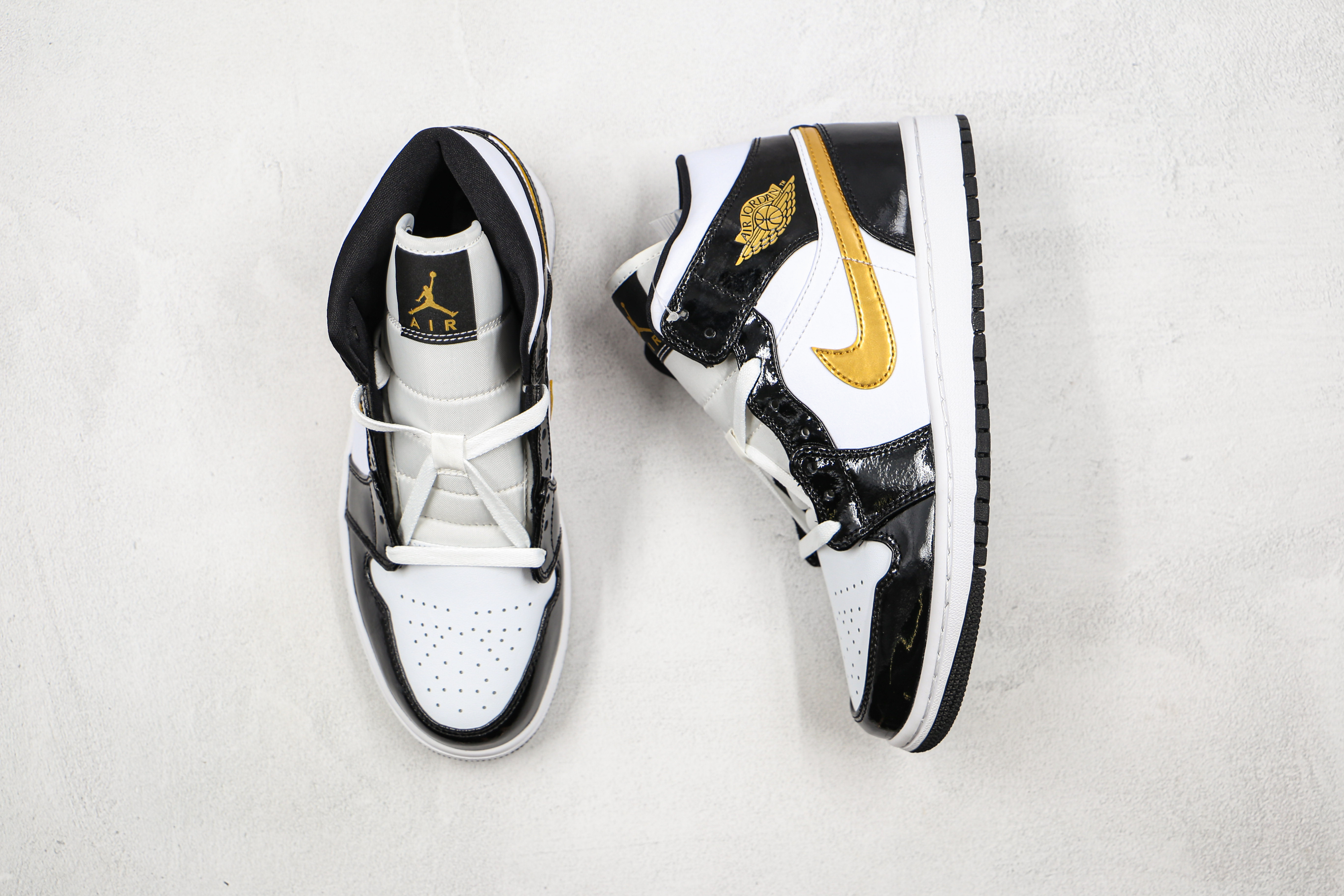 Air Jordan 1 Mid SE Black Gold Patent Leather