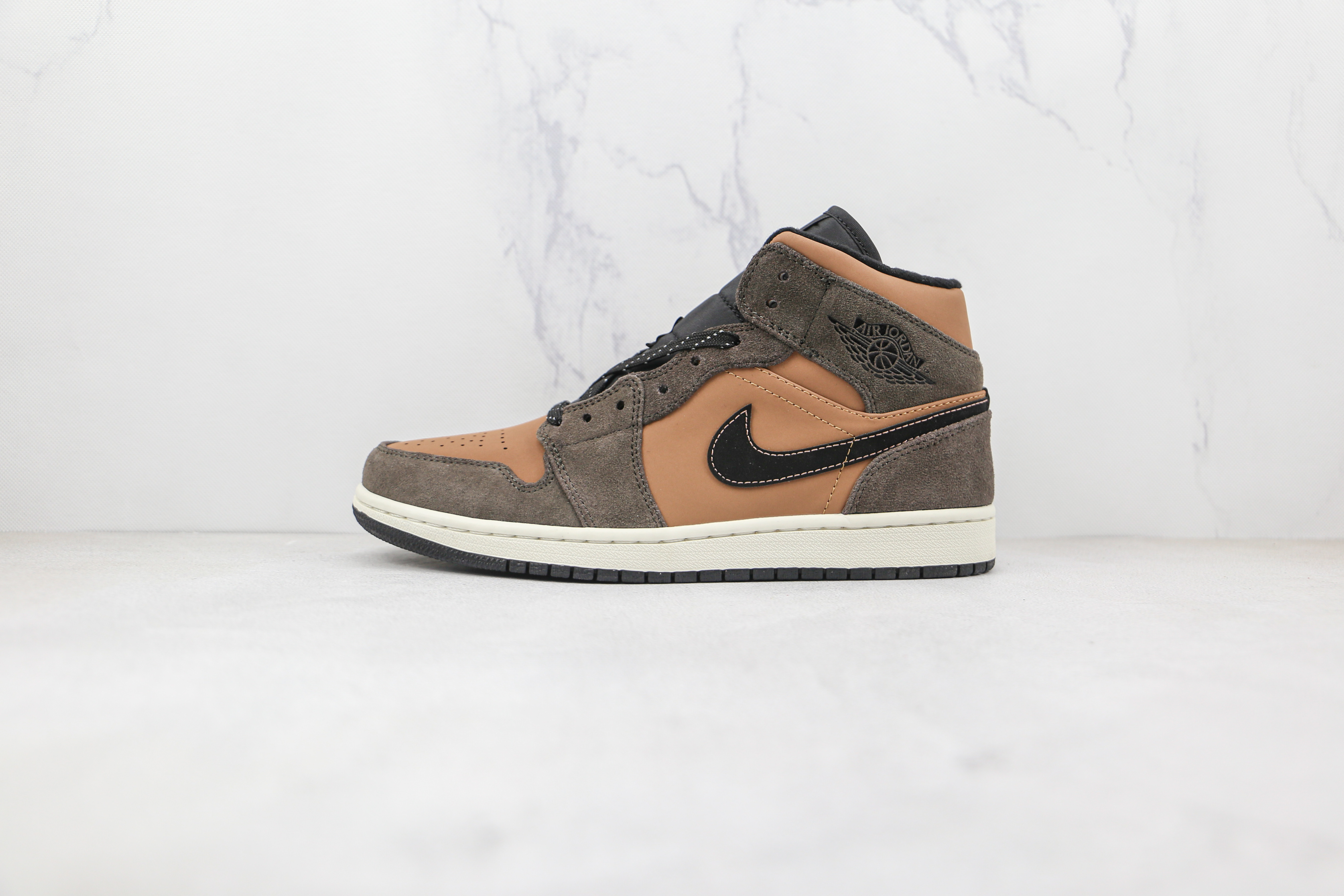 Air Jordan 1 Mid SE Dark Chocolate