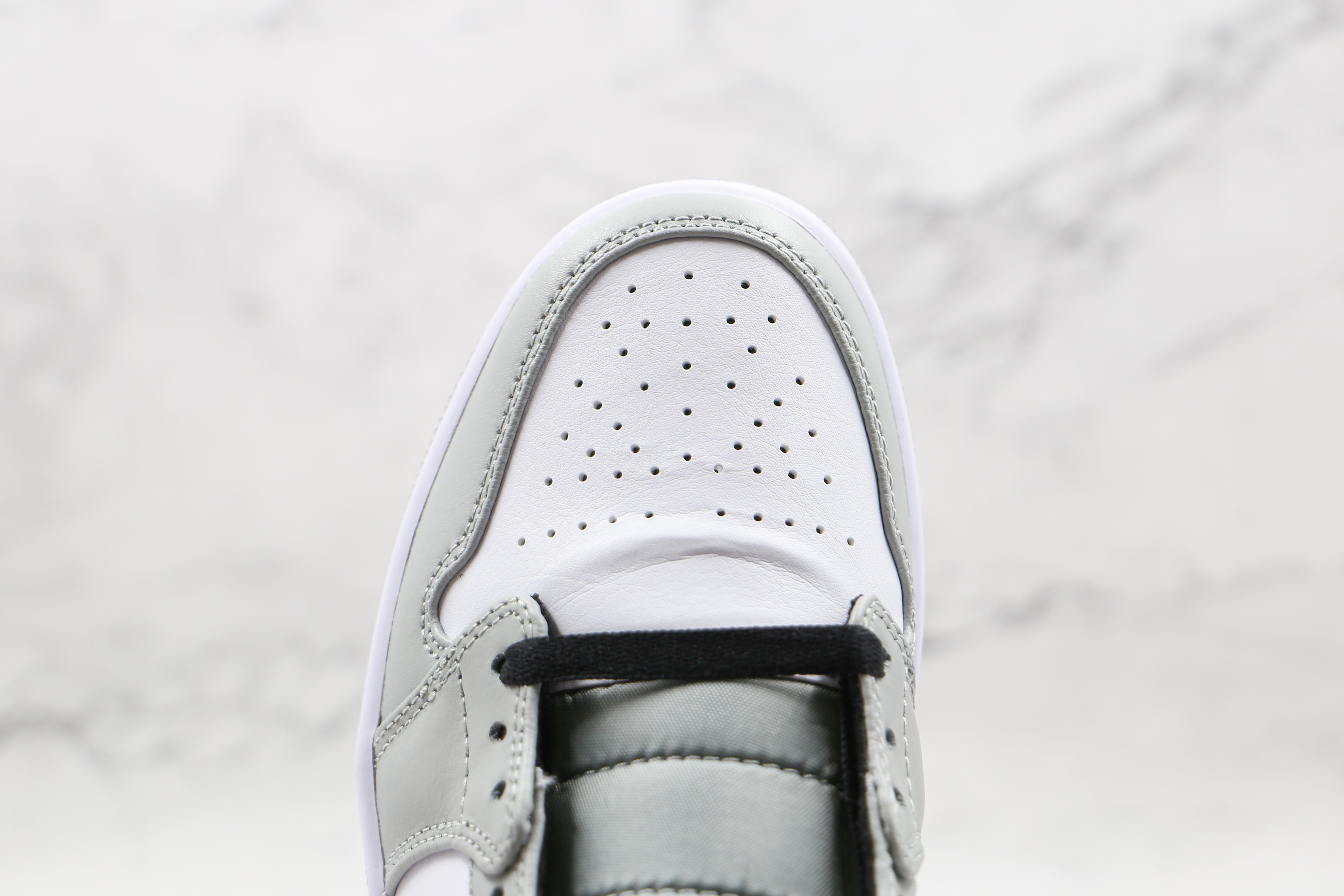 Air Jordan 1 Mid Light Smoke Grey