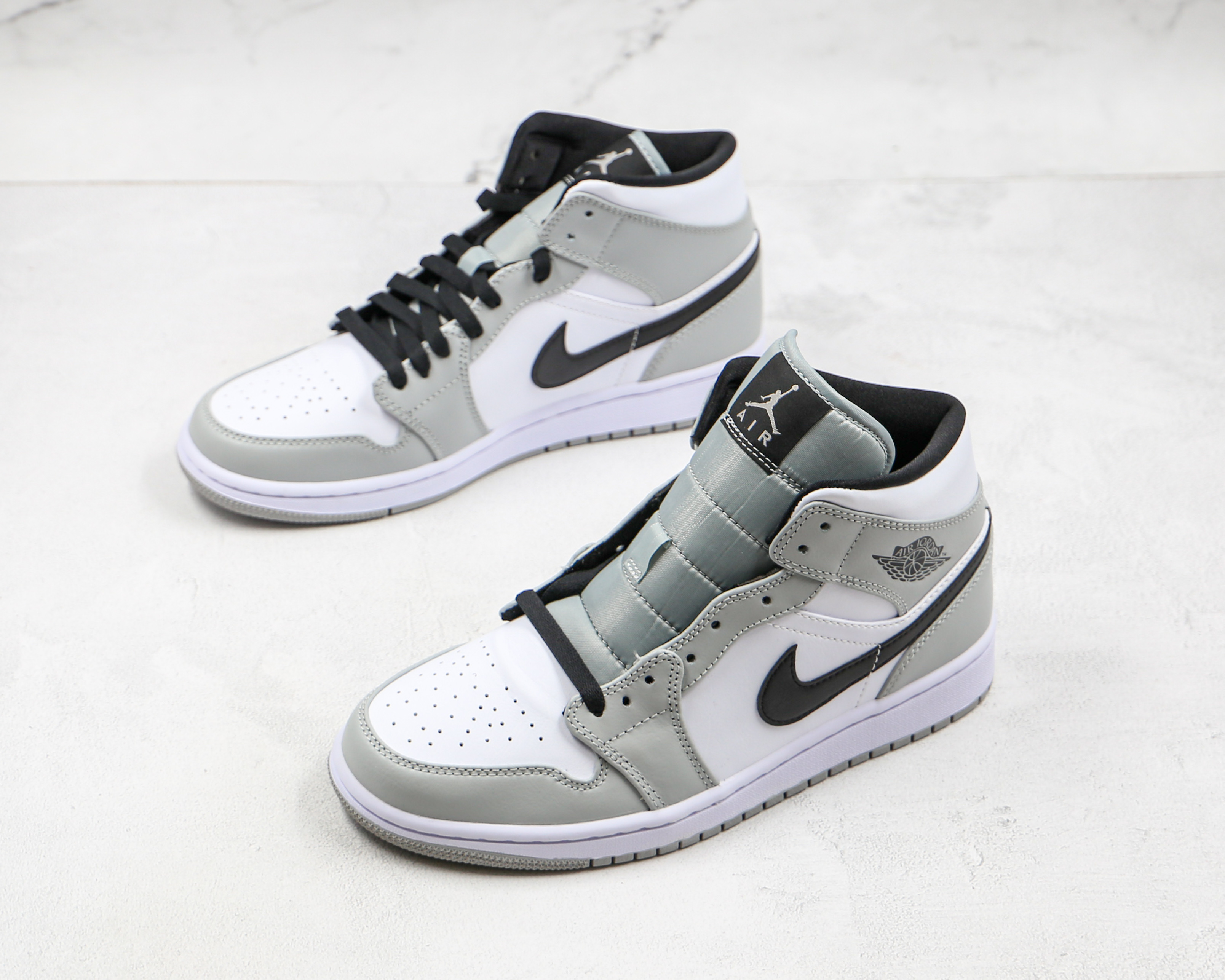 Air Jordan 1 Mid Light Smoke Grey