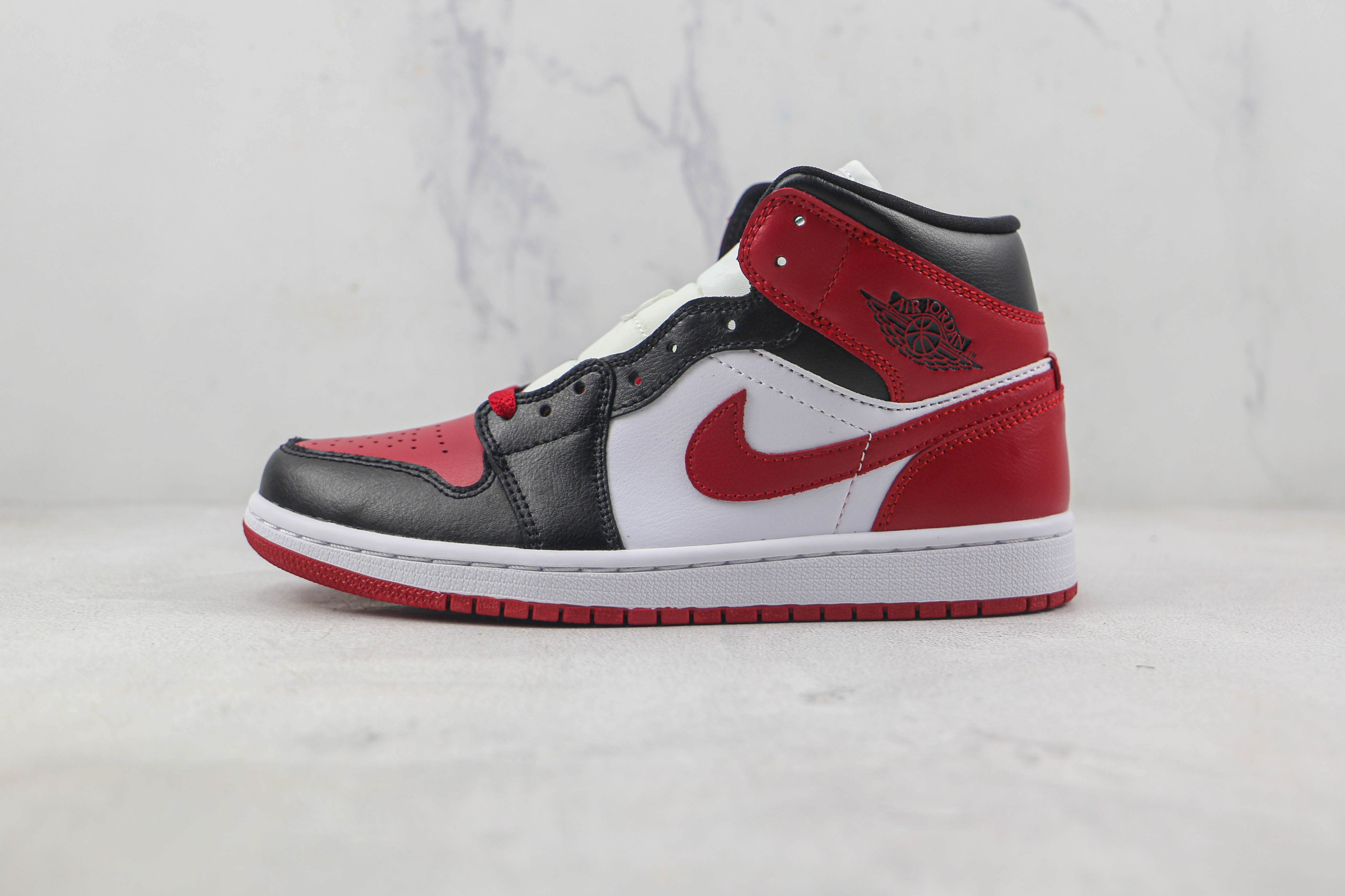 Air Jordan 1 Mid New Chicago