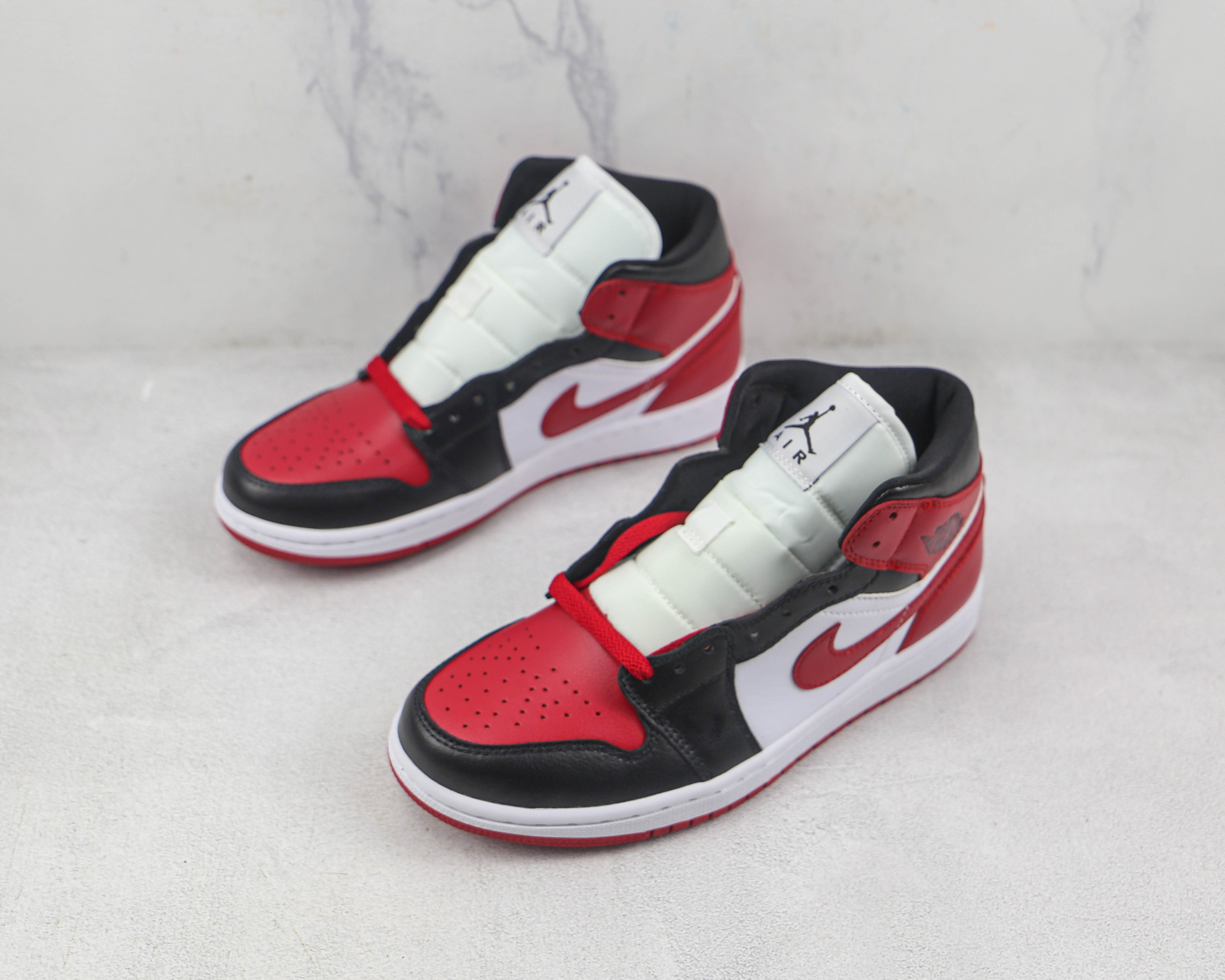 Air Jordan 1 Mid New Chicago