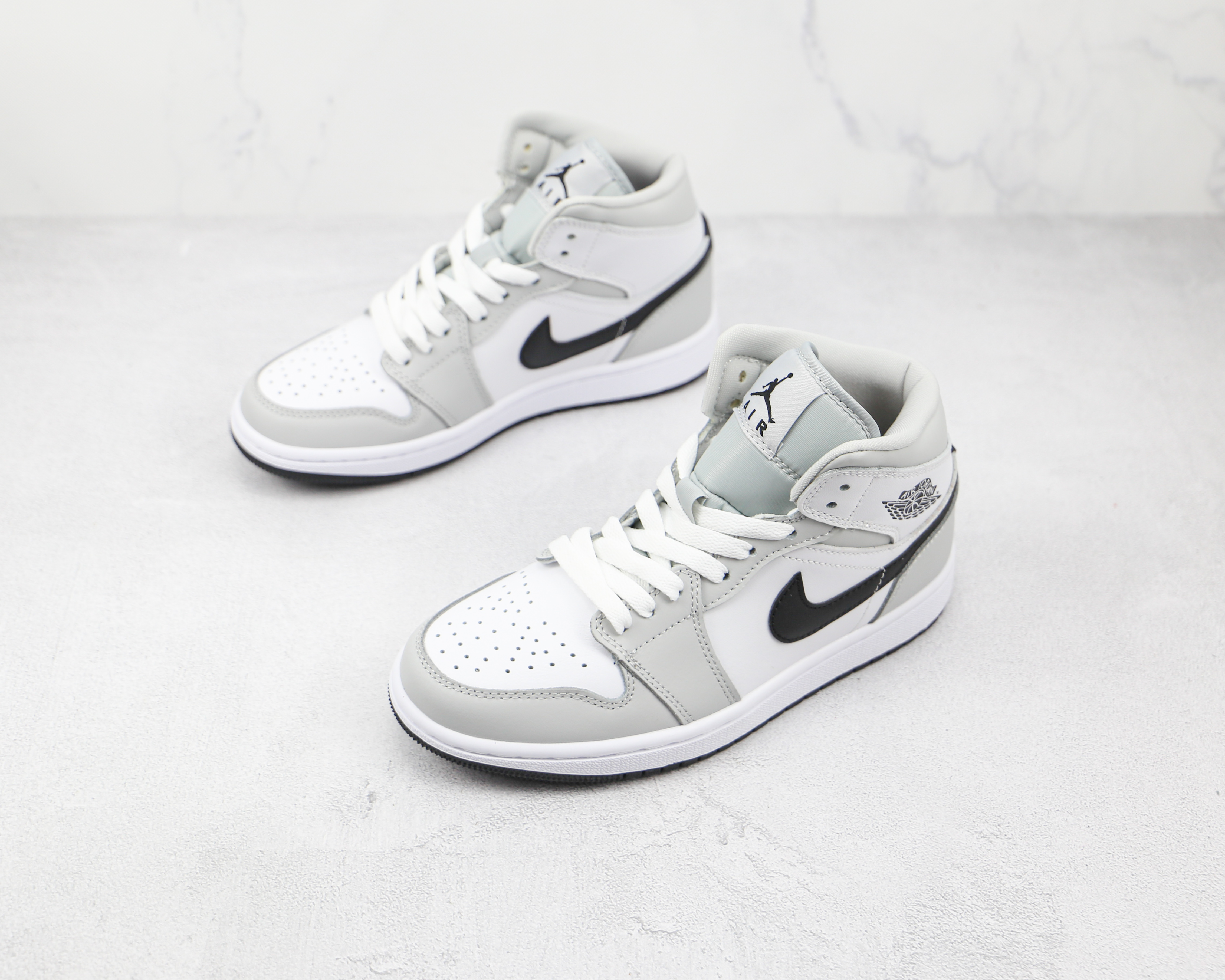 Air Jordan 1 Mid Grey Fog